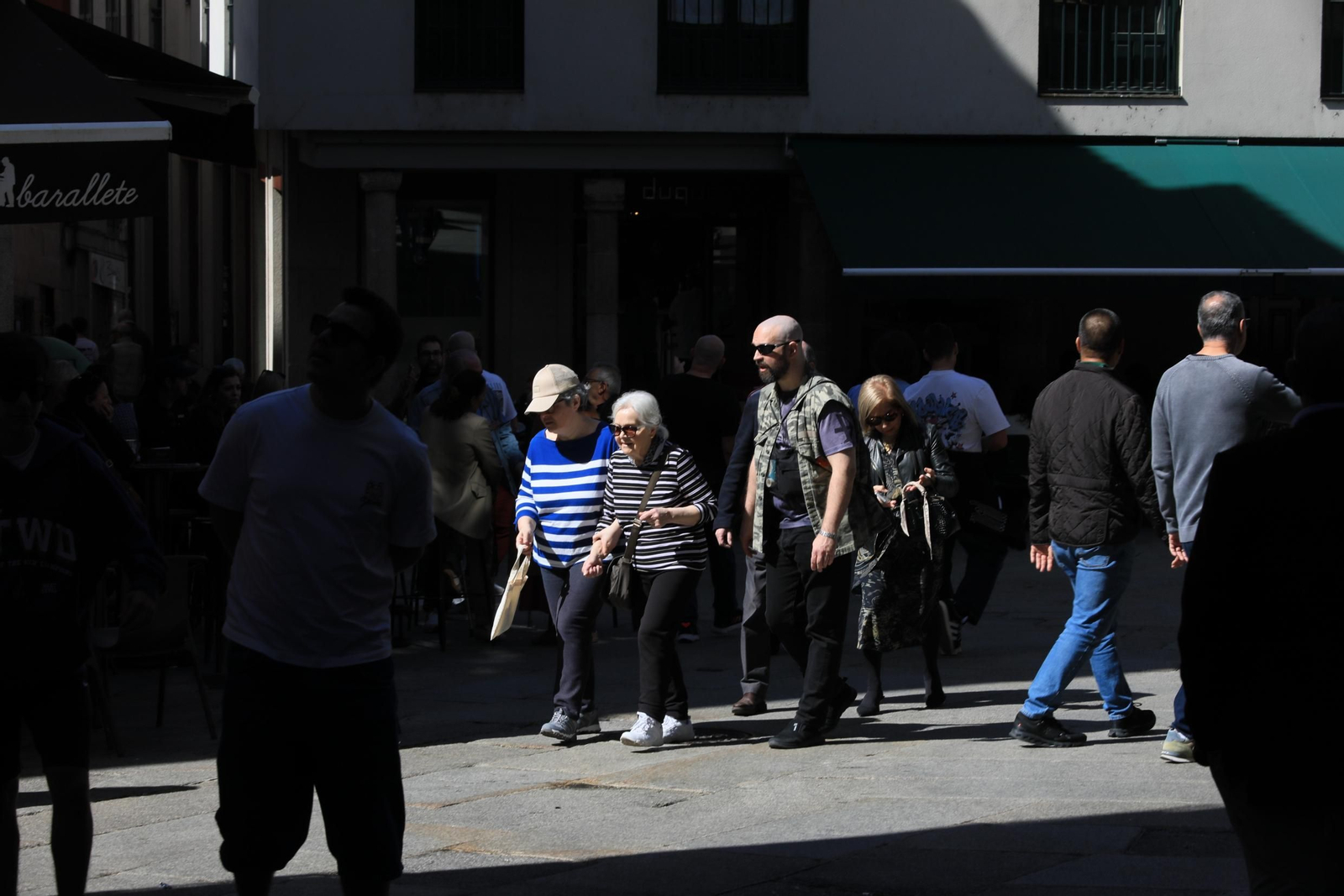 Galería | Los ourensanos salen a la calle y llenan las terrazas por el Día del Padre
