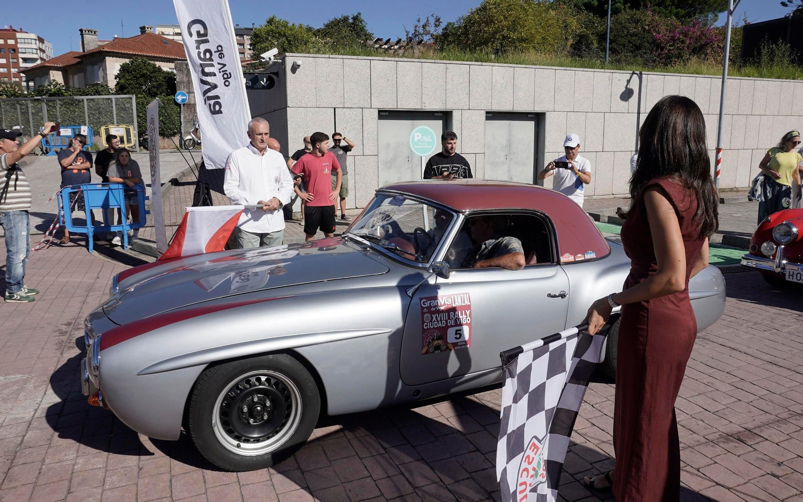 Galería | Los coches clásicos toman el Gran Vía