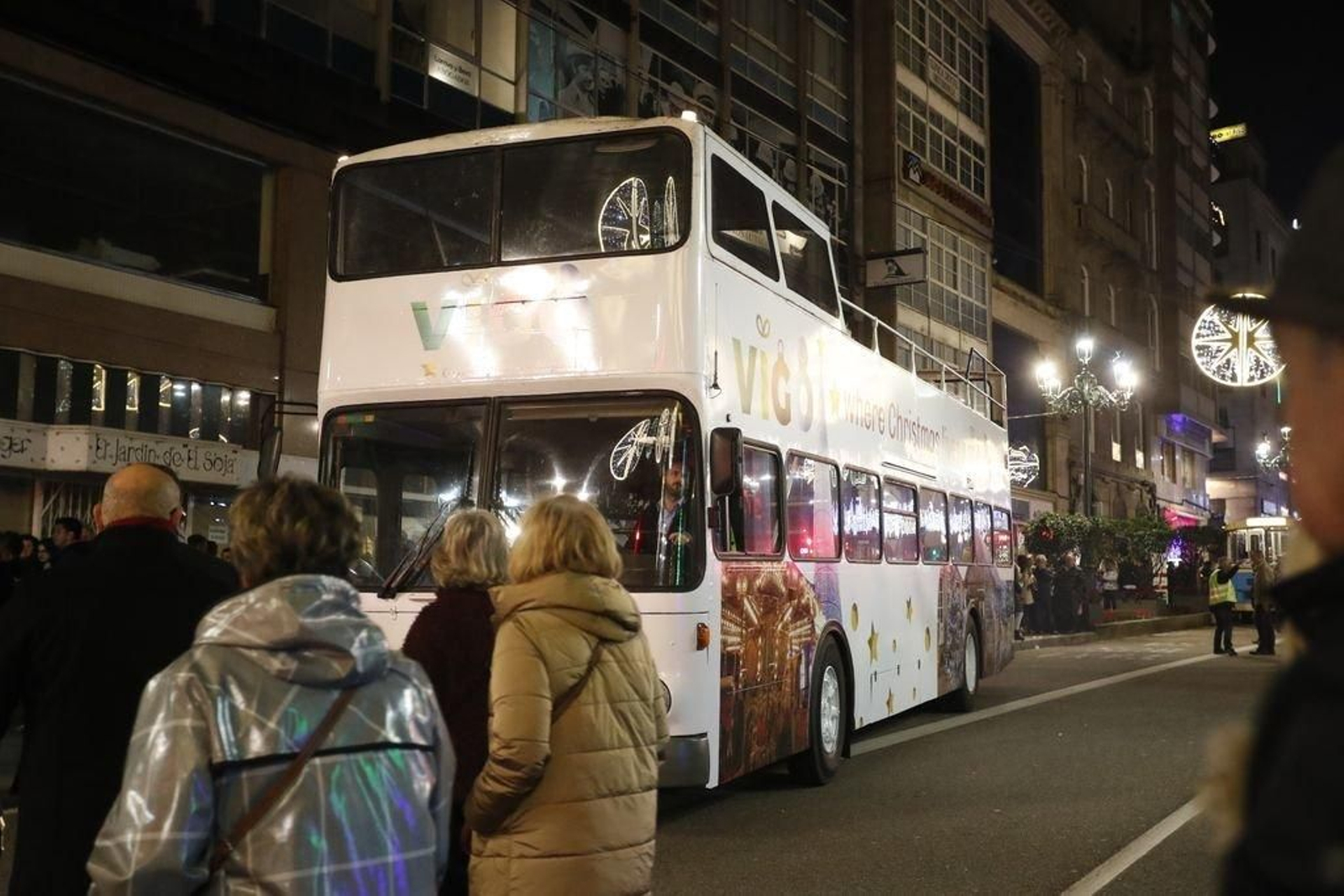 Los turistas invaden Vigo en el Puente2