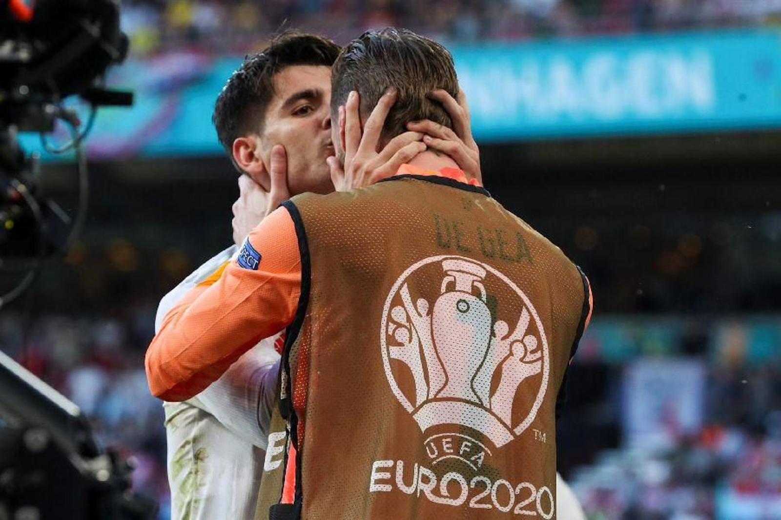 España sufre en su pase a cuartos 18