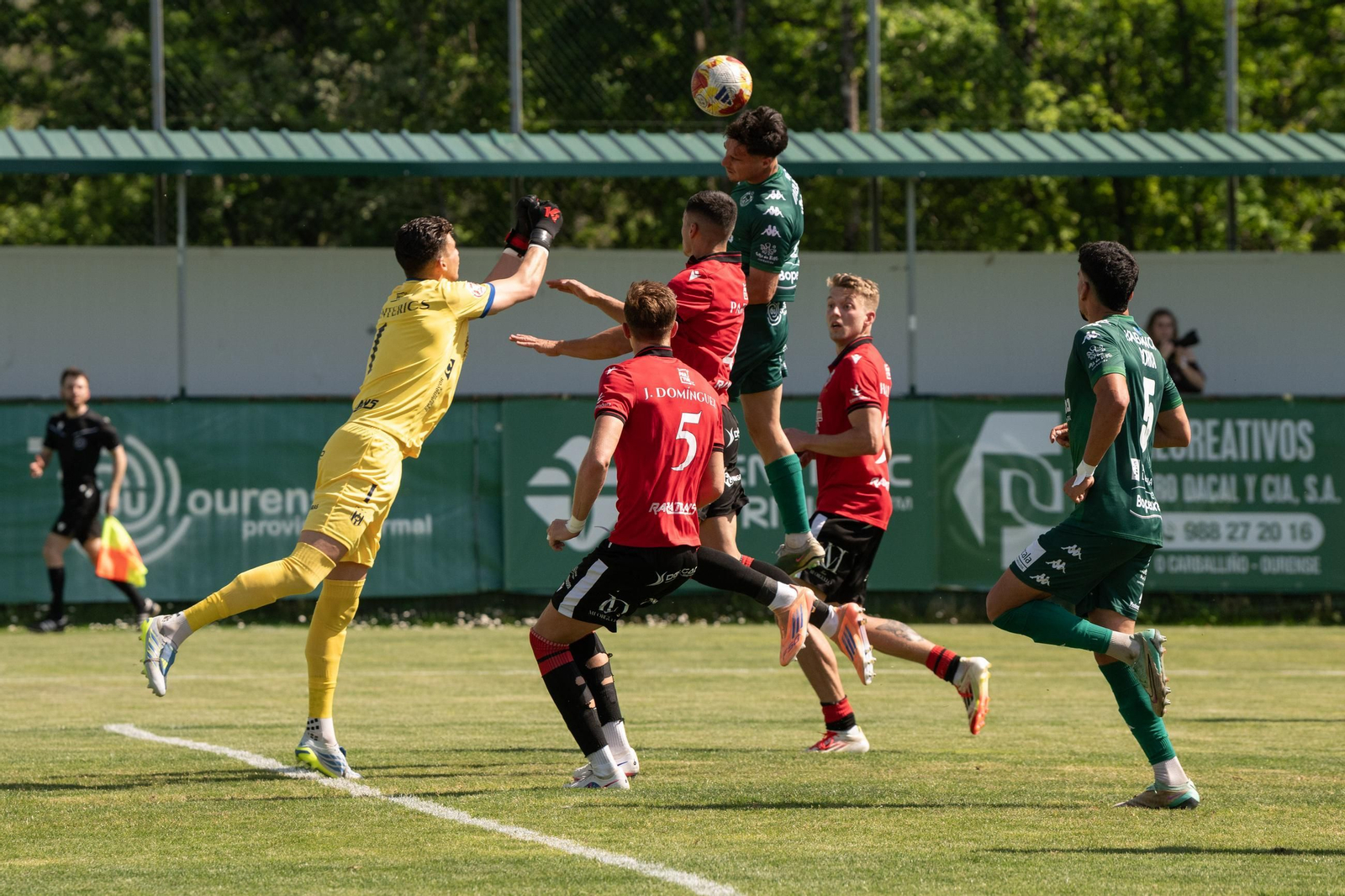 Galería | La afición sigue animando y llenando Espiñedo para apoyar al Arenteiro
