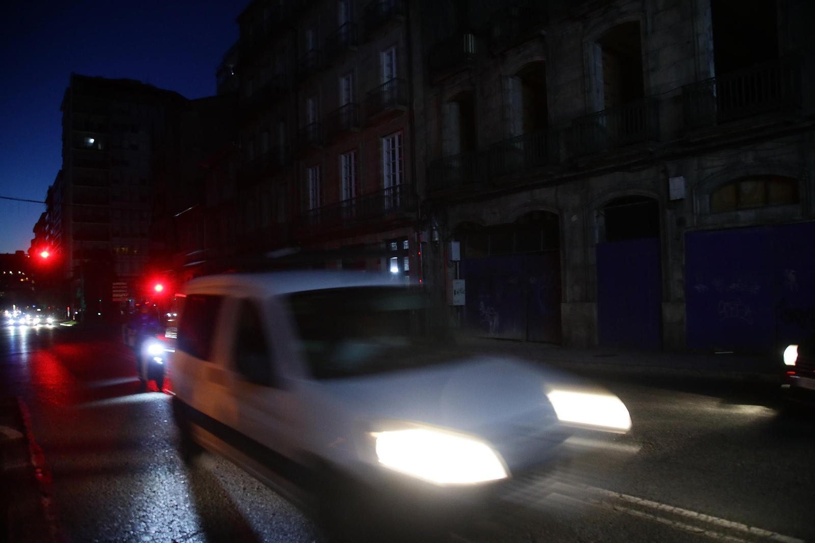 Galería | La ciudad de Ourense anocheció a oscuras en un nuevo apagón