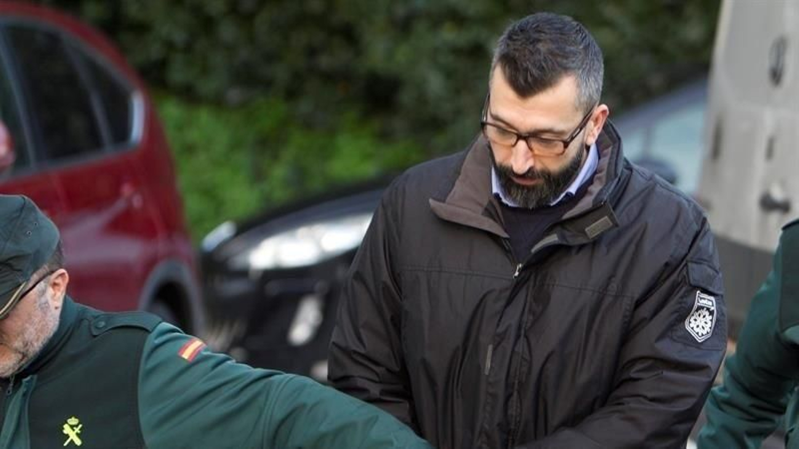 César A. a su llegada ayer a los juzgados de Vigo para la primera sesión del juicio con jurado en la Audiencia.