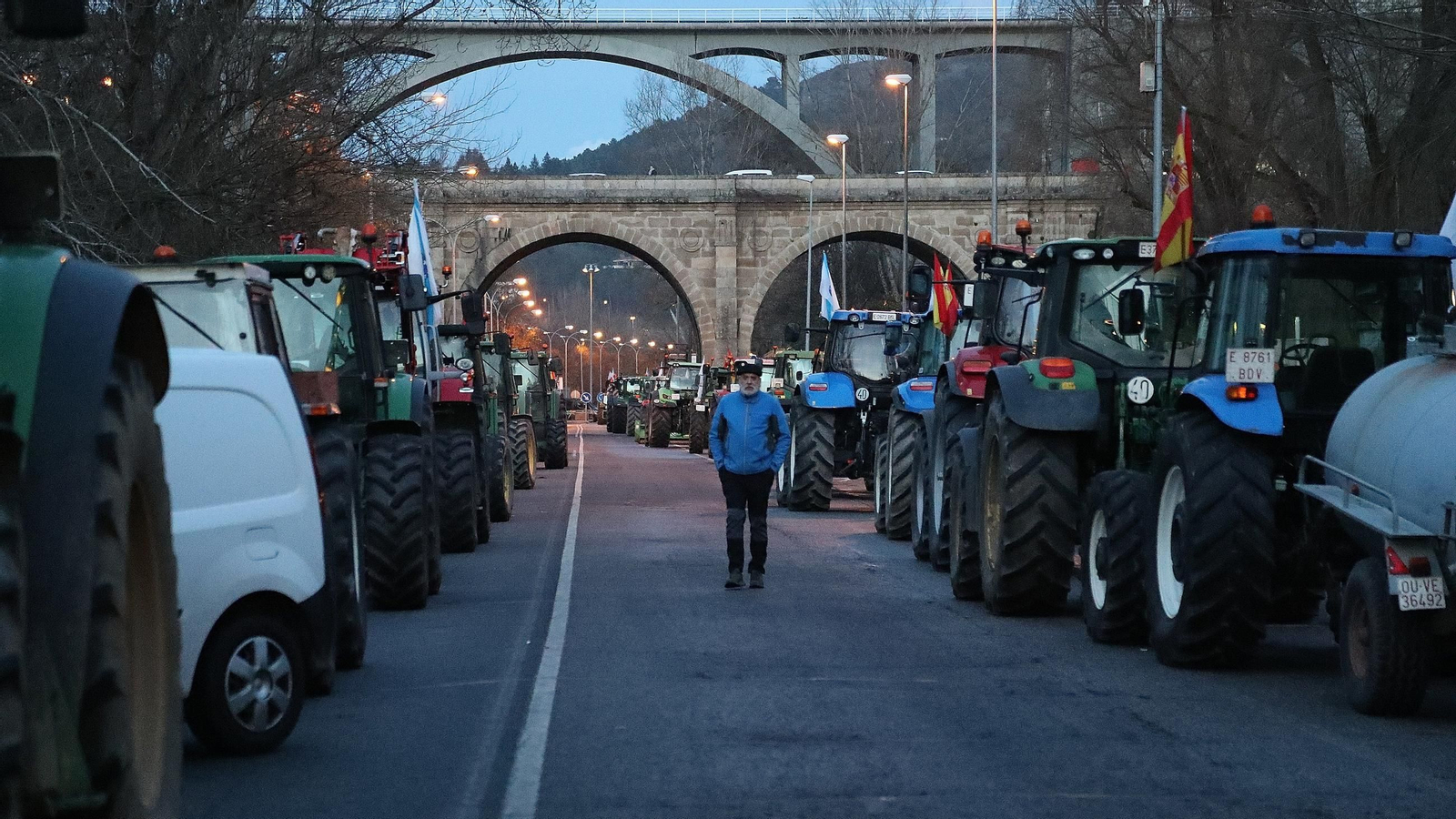 Filas de tractores en la N-120 el pasado lunes 19