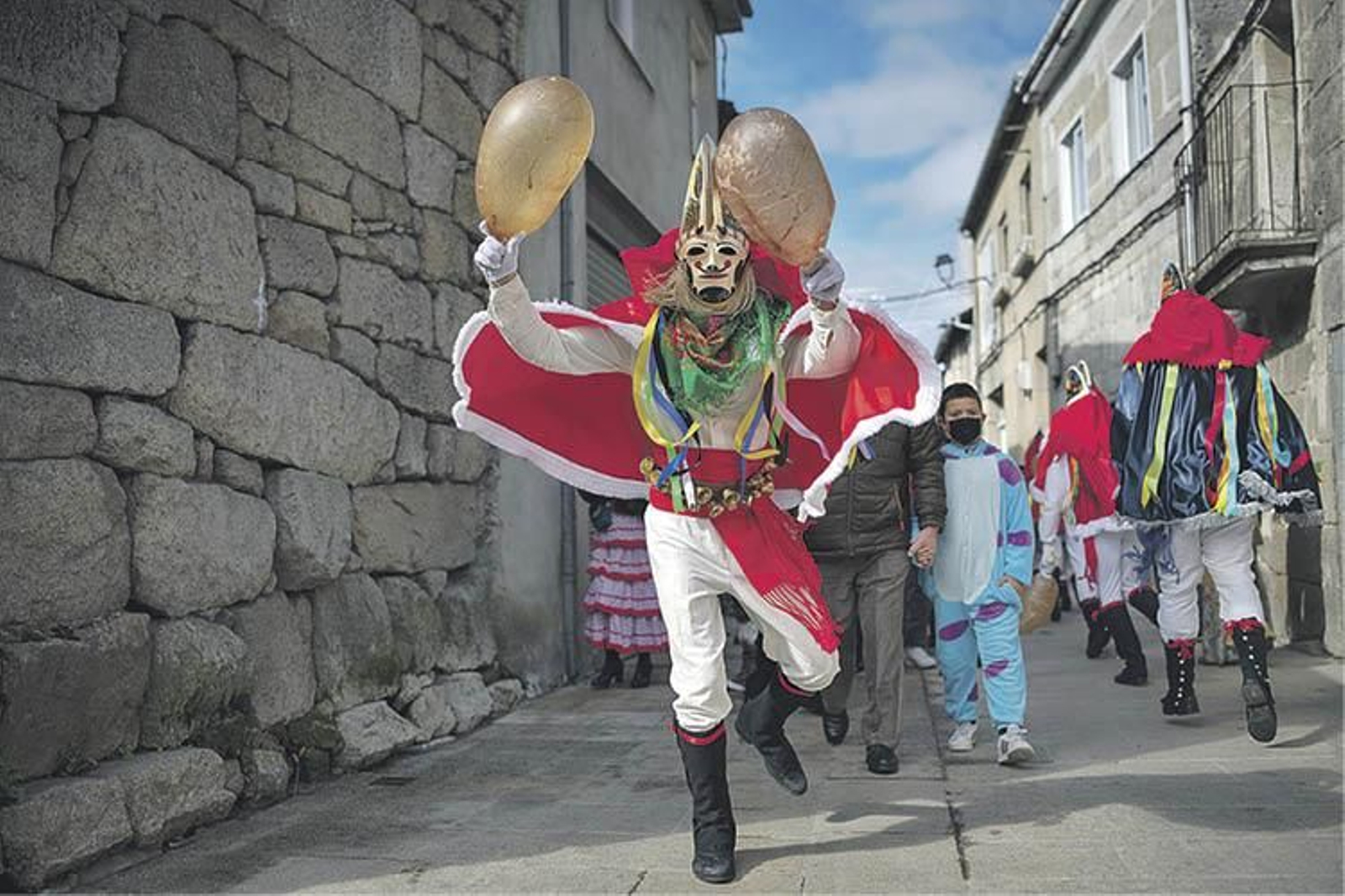 Unha pantalla recorre o casco antiguo o pasado Domingo de Corredoiro. (ÓSCAR PINAL)