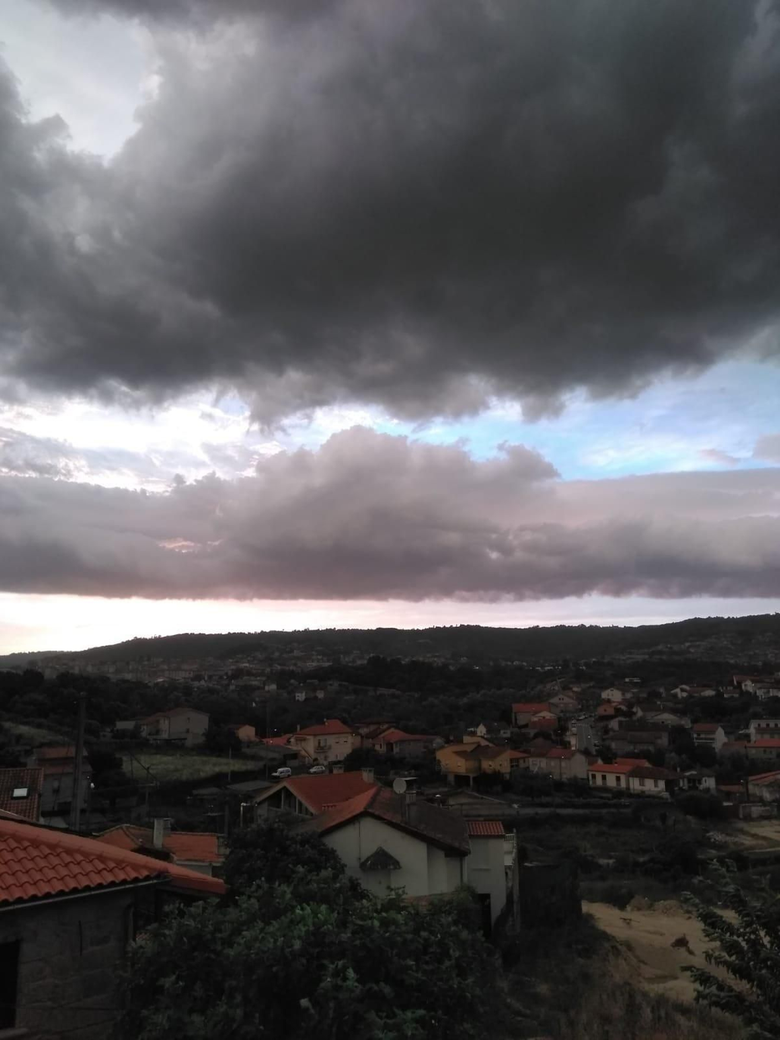 Las tormentas ponen en alerta Ourense 48 horas después de la bomba hídrica.