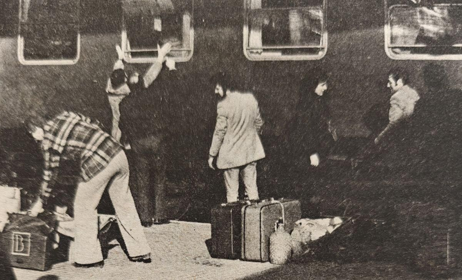 Los primeros emigrantes orensanos en la estación.