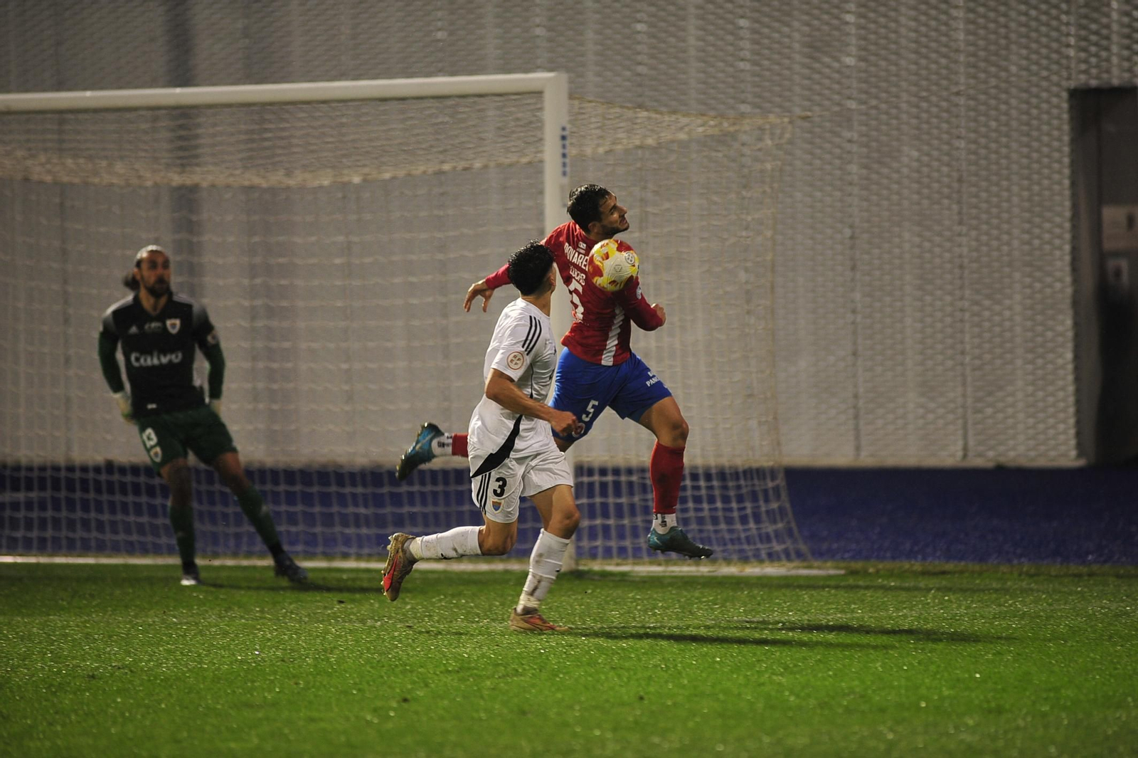 Galería | La UD Ourense gana y disfruta bajo la lluvia en O Couto