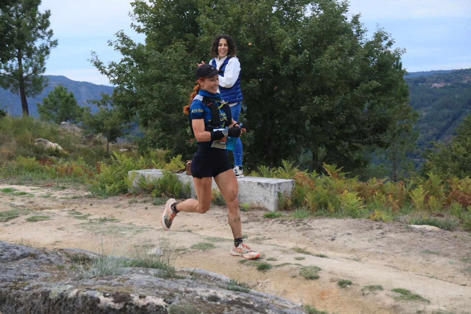 Galería | El Trail Ribeira Sacra cumple diez años y lo celebra entre montes y miradores, en fotos