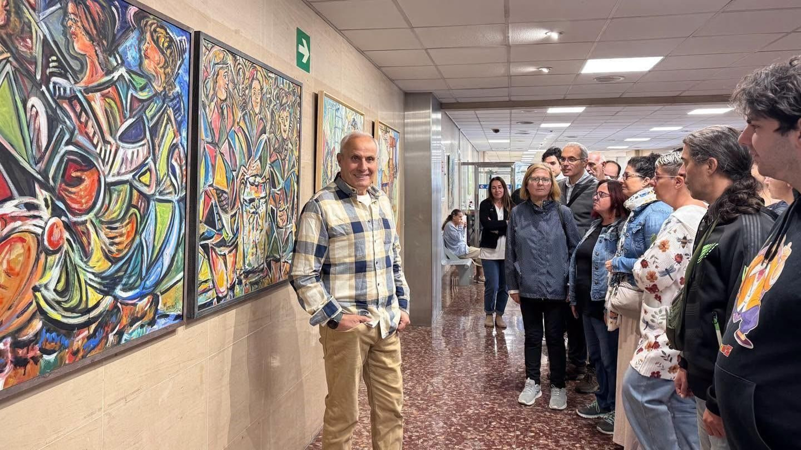 Moncho Álvarez justo a su exposición en el CHUO.