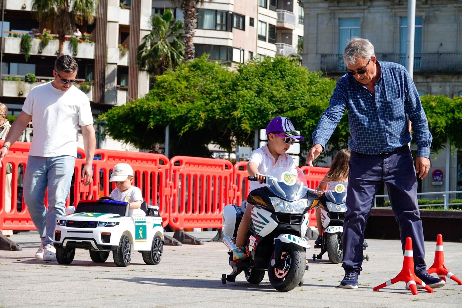 Galería | Comienza la programación del Día de las Fuerzas Armadas en Vigo