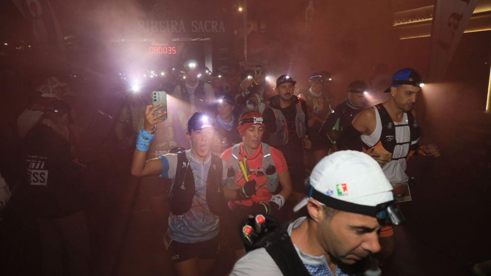 Con puntualidad, a las ocho de la mañana y con la noche muy presente todavía, se dio la salida de una prueba que tenía 48 kilómetros por delante.