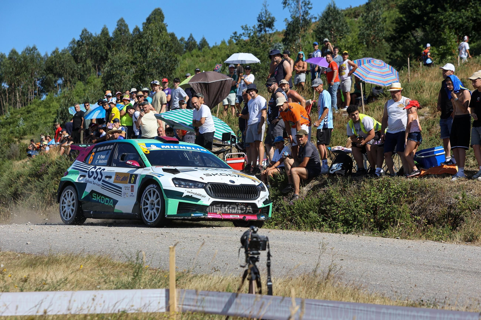 Galería | Los coches se apoderan de Vigo en el primer día del Rally Rías Baixas
