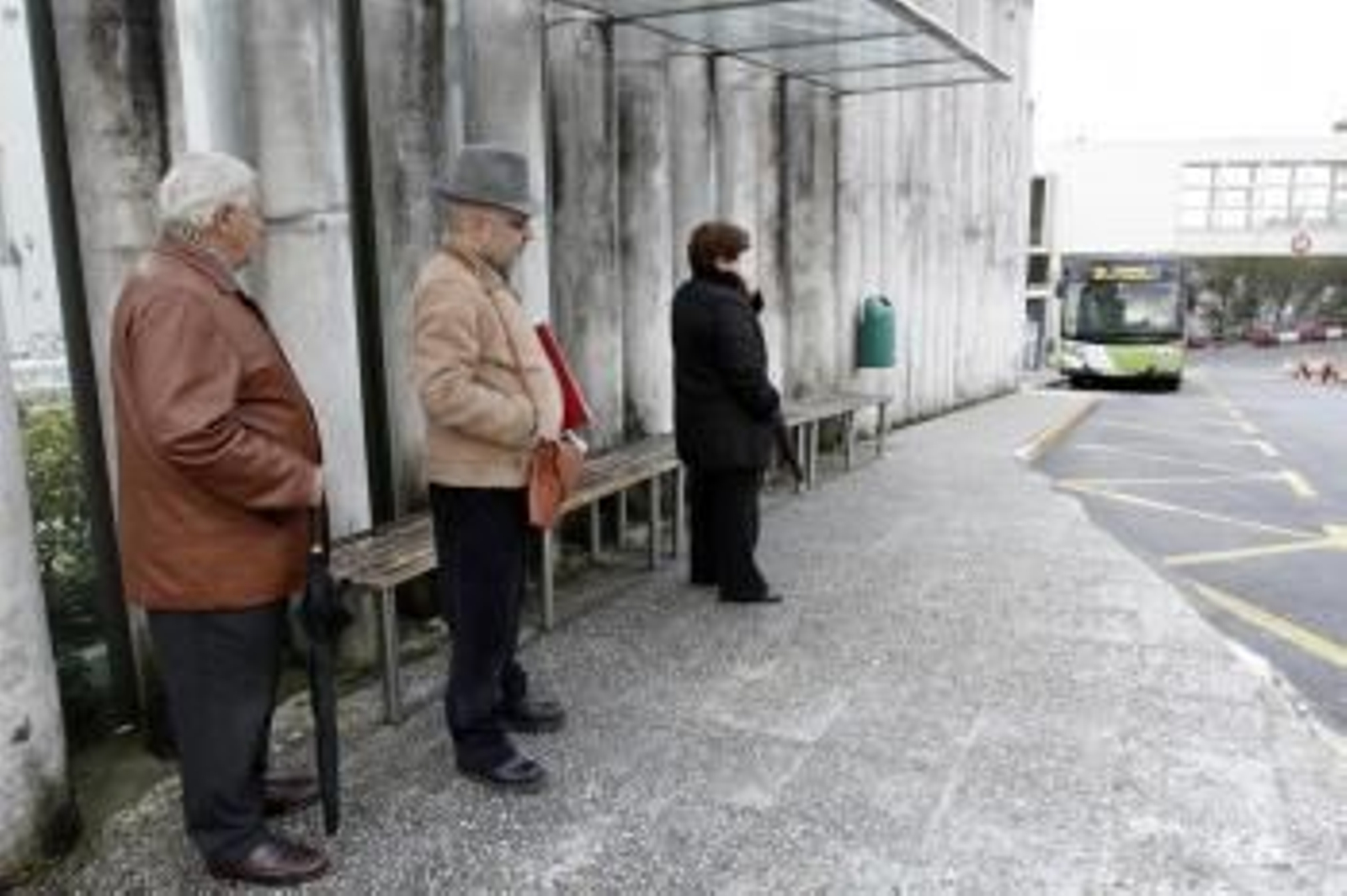 La parada del autobús del hospital Meixoeiro, en la que apenas paran media decena de líneas del autobús urbano.