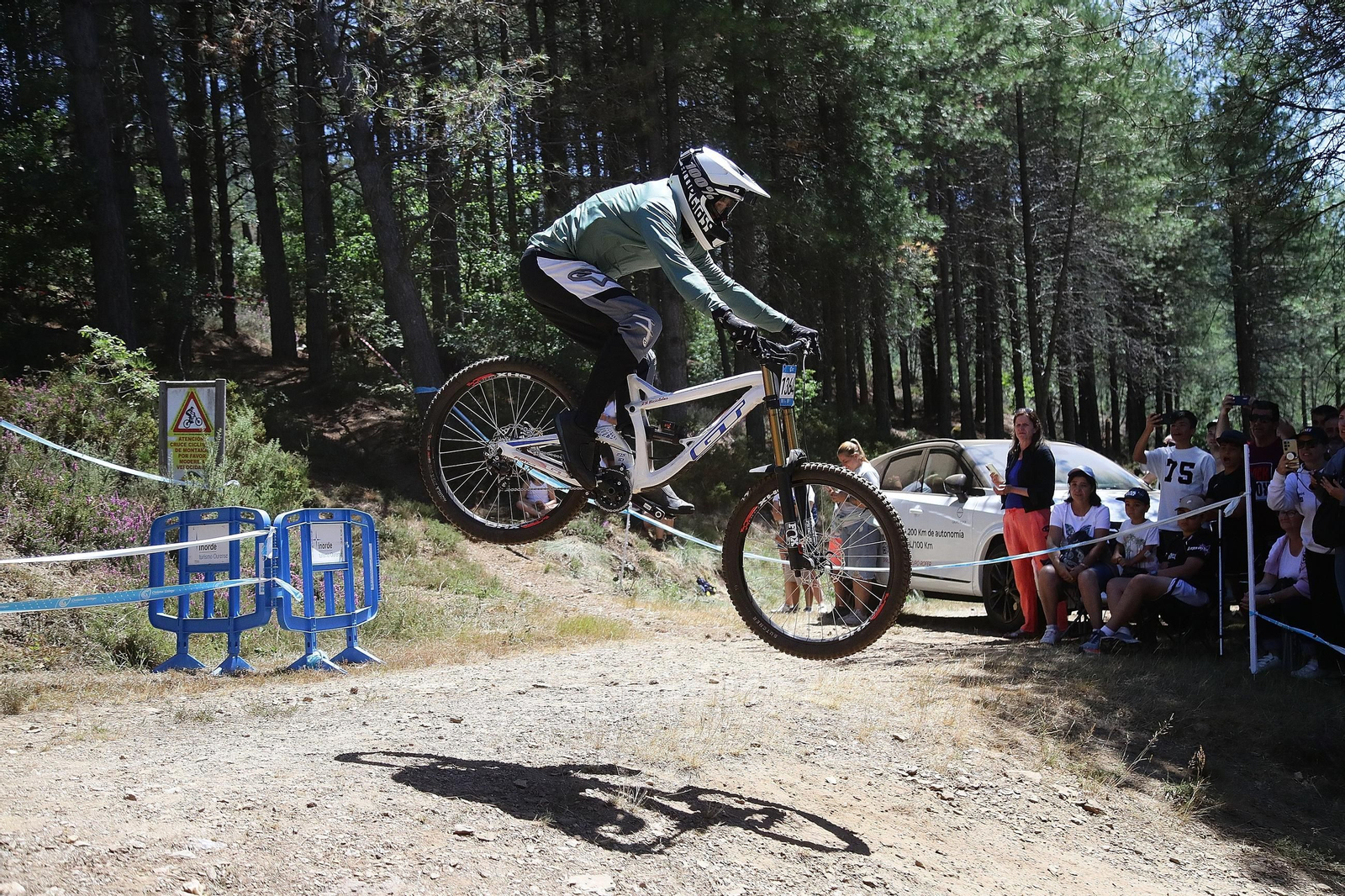 El Autonómico de descenso de mountain bike, un éxito en Xunqueira