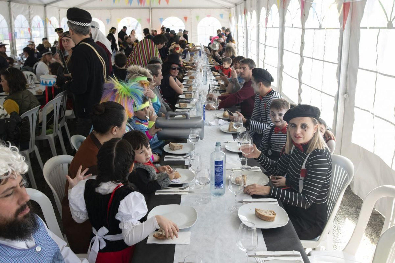 Xantar popular en el entroido del pasado año en Ribadavia.