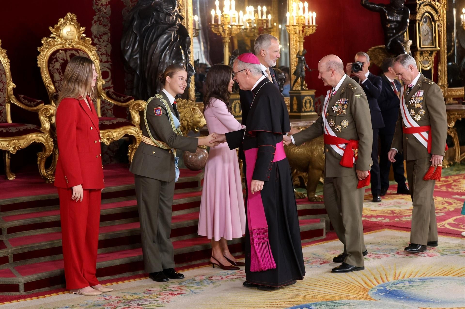 Galería | Los reyes, la princesa Leonor y la infanta Sofía presiden la recepción del 12 de octubre