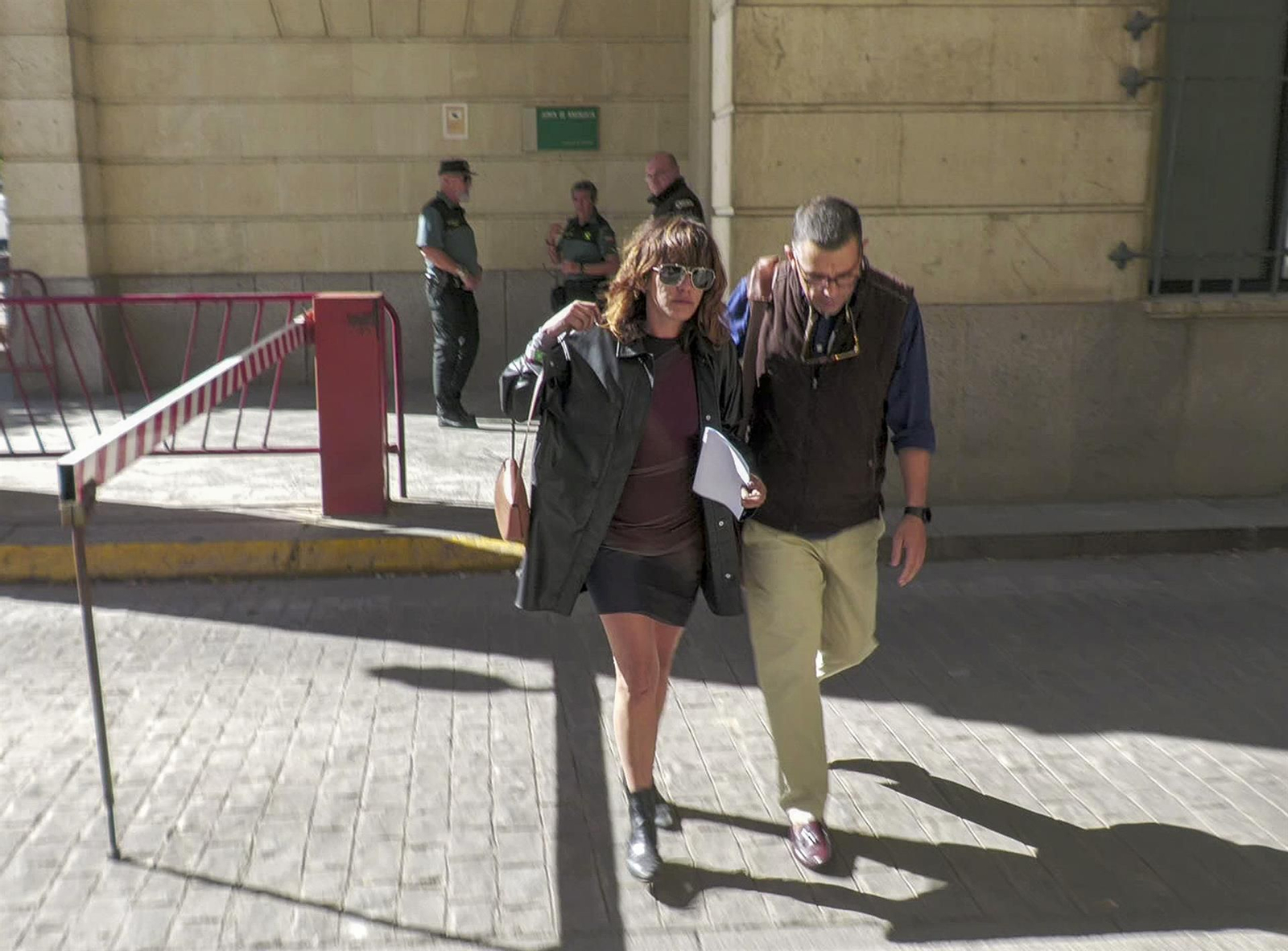 La actriz sevillana María León saliendo del Juzgado de guardia de Sevilla (EFE)