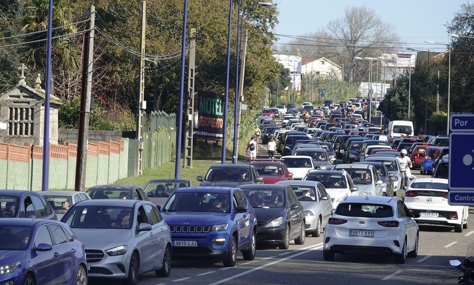 Centenares de coches recorren Vigo en protesta contra la reforma educativa8