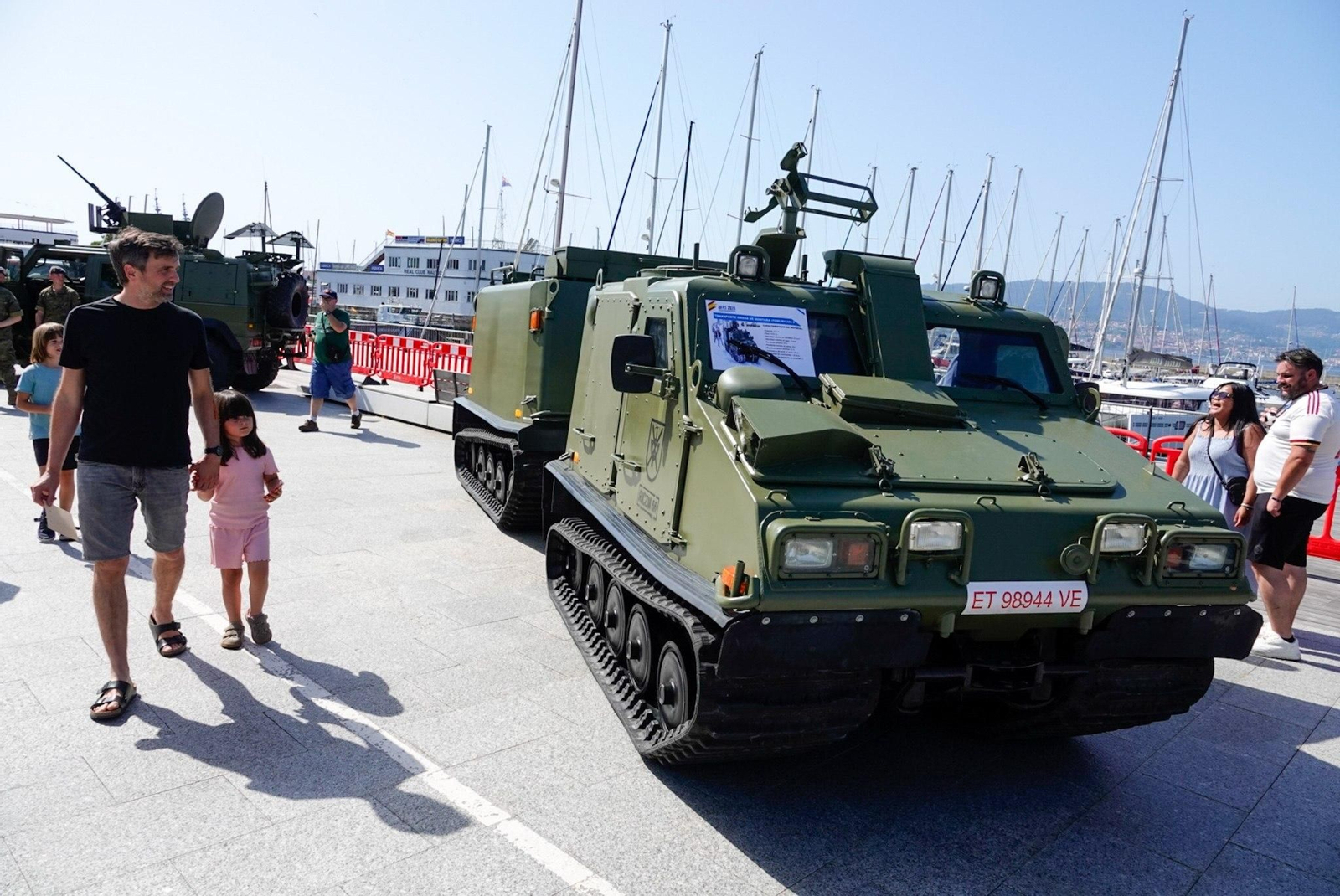 Galería | Comienza la programación del Día de las Fuerzas Armadas en Vigo