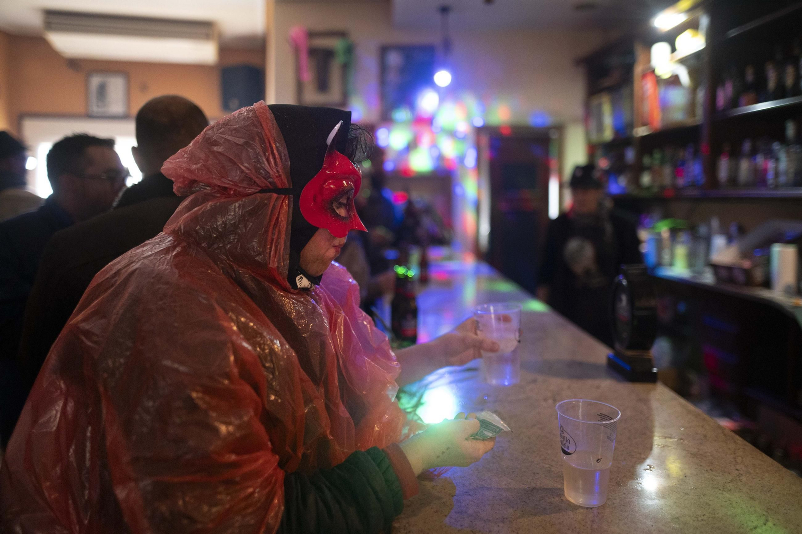 Galería | La farrapada conquista Laza antes de la salida de los Peliqueiros