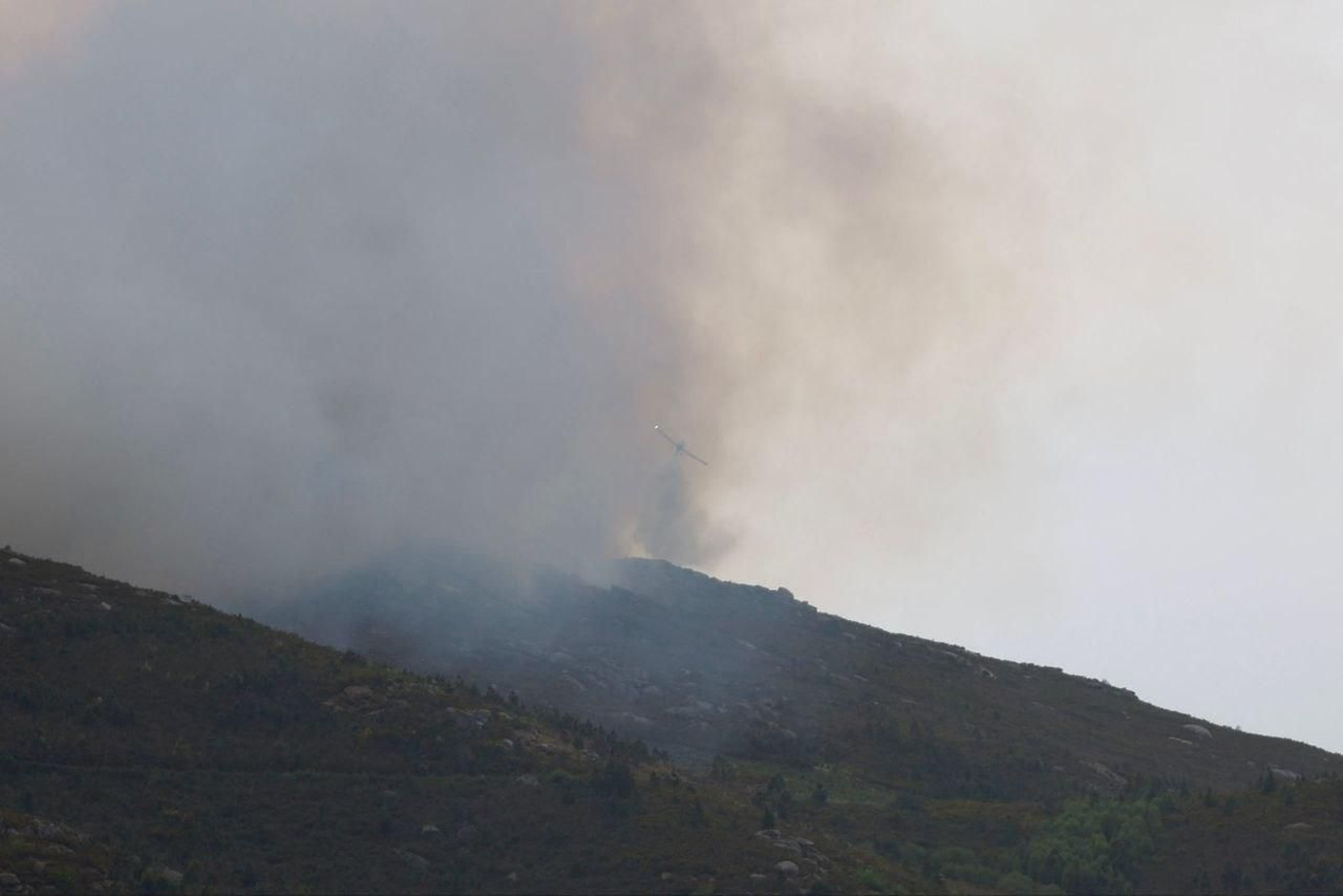Galería | Las llamas devoran el monte Galleiro, entre Mos, Ponteareas y Pazos de Borbén