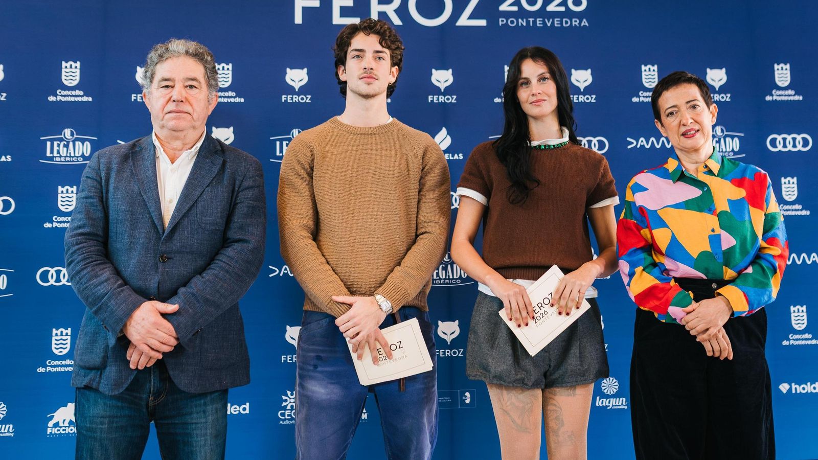 Miguel Fernández Lores, Manu Ríos, Milena Smit y María Guerra en la Casa Consistorial de Pontevedra.