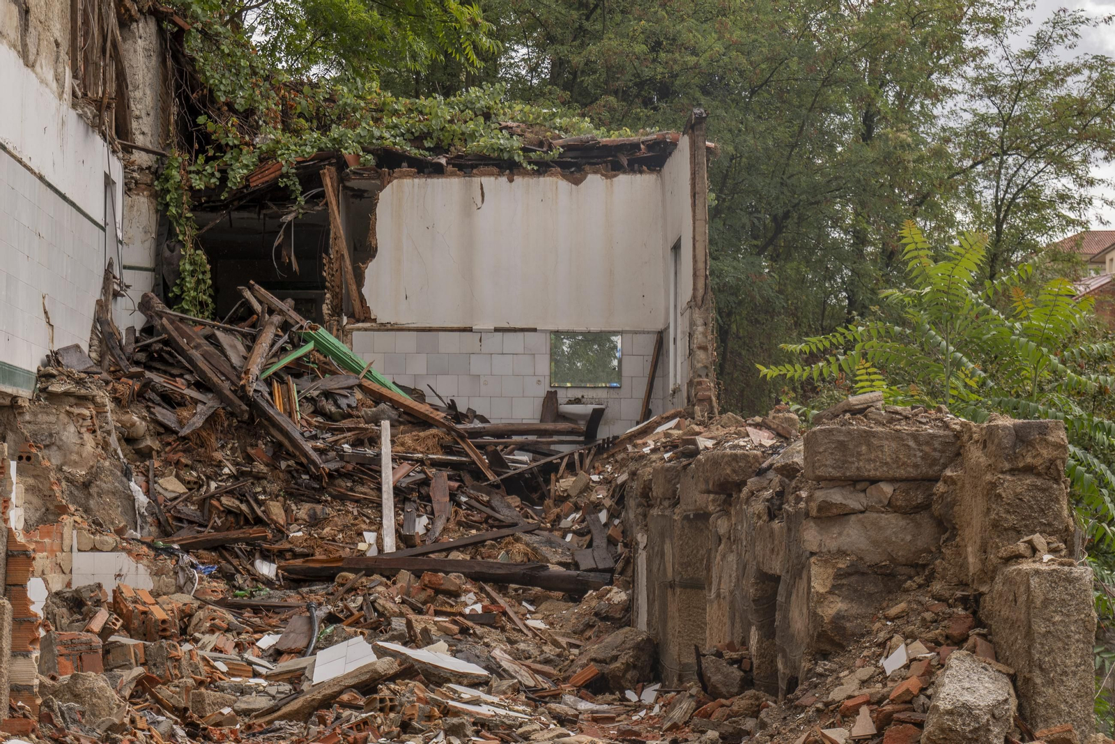 Galería | Fotos de la Casa de Baños que cuestionan la protección del inmueble y sus elementos