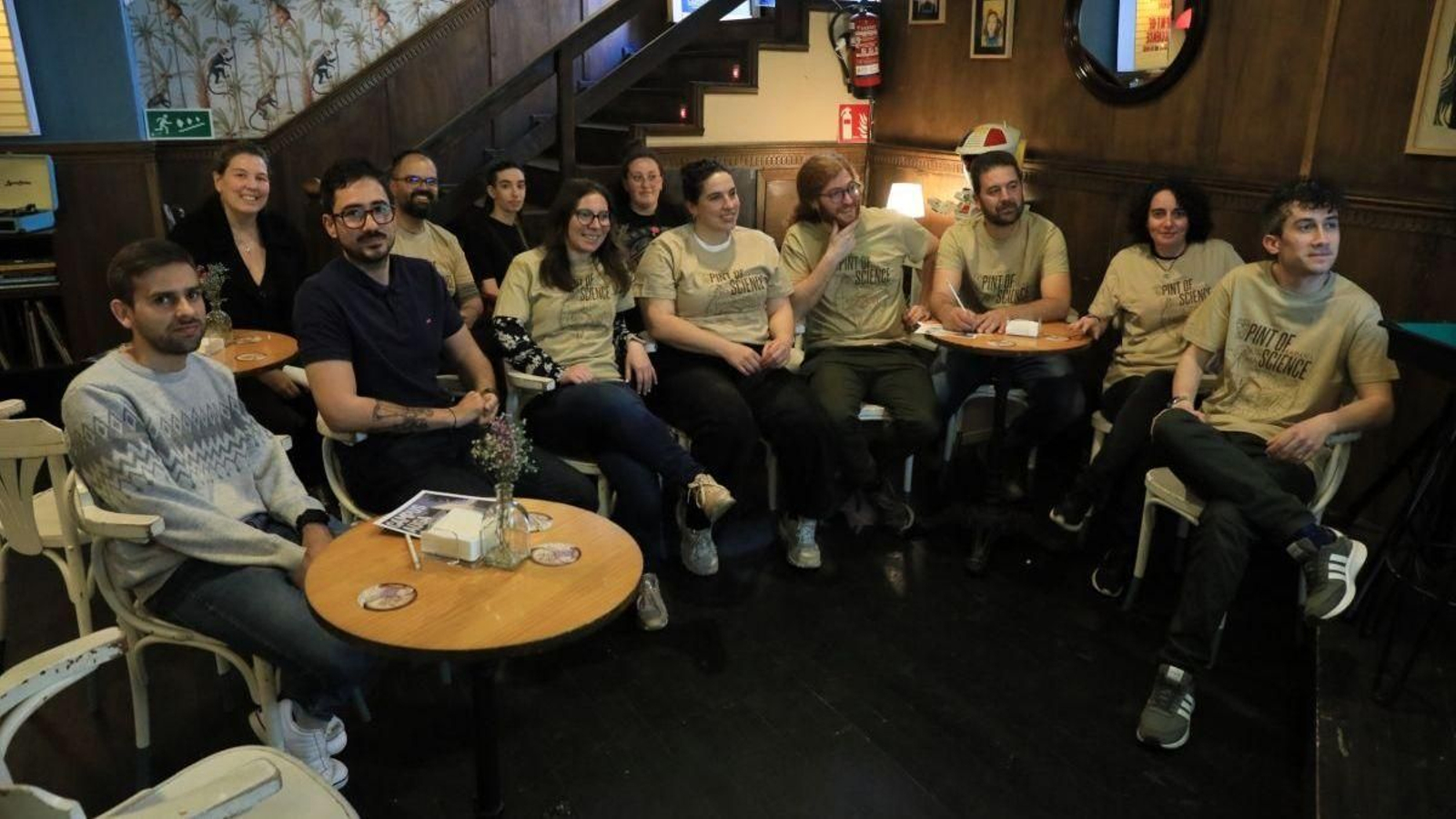 Grupo de participantes en la jornada de “Pint of Science”.