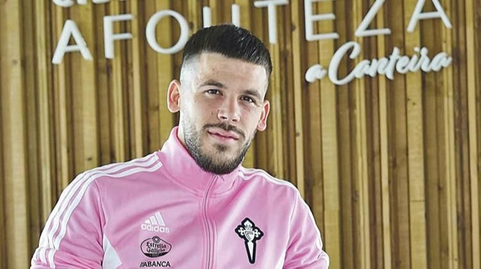 El catalán Carles Pérez firma por cuatro temporadas con el Celta, donde jugó cedido el pasado curso.