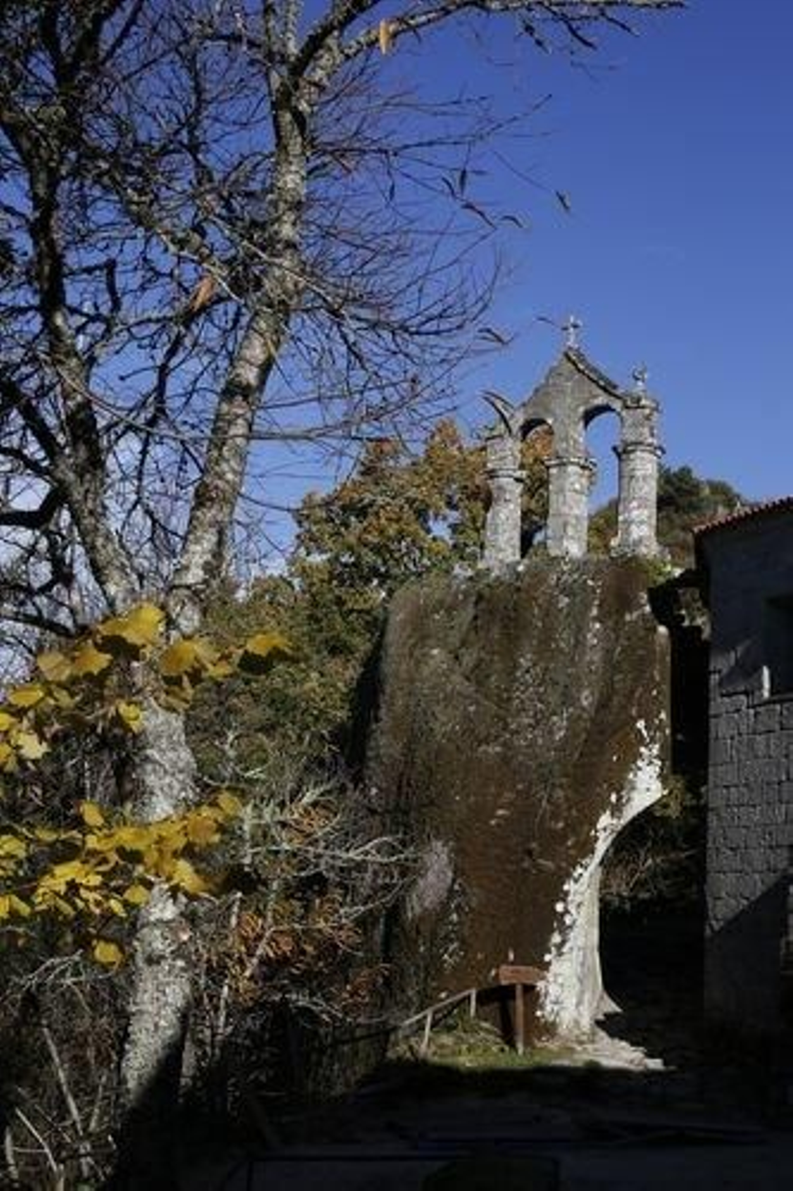El Monasterio de San Pedro de Rocas es uno de los atractivos turísticos de la Ribeira Sacra.