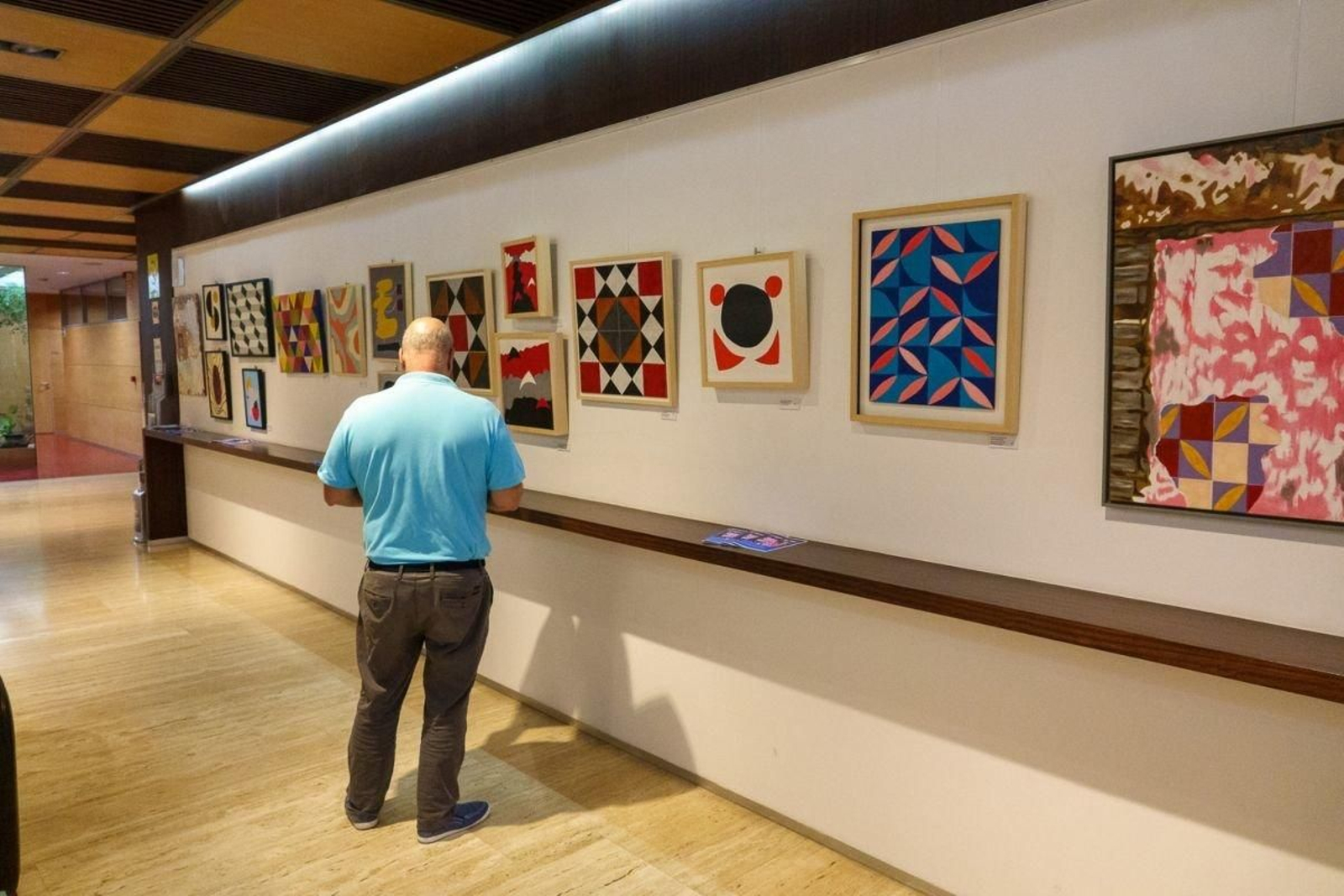 La exposición de Jaime G. Armenteros permanecerá hasta el 30 de septiembre en el Colegio de Médicos.