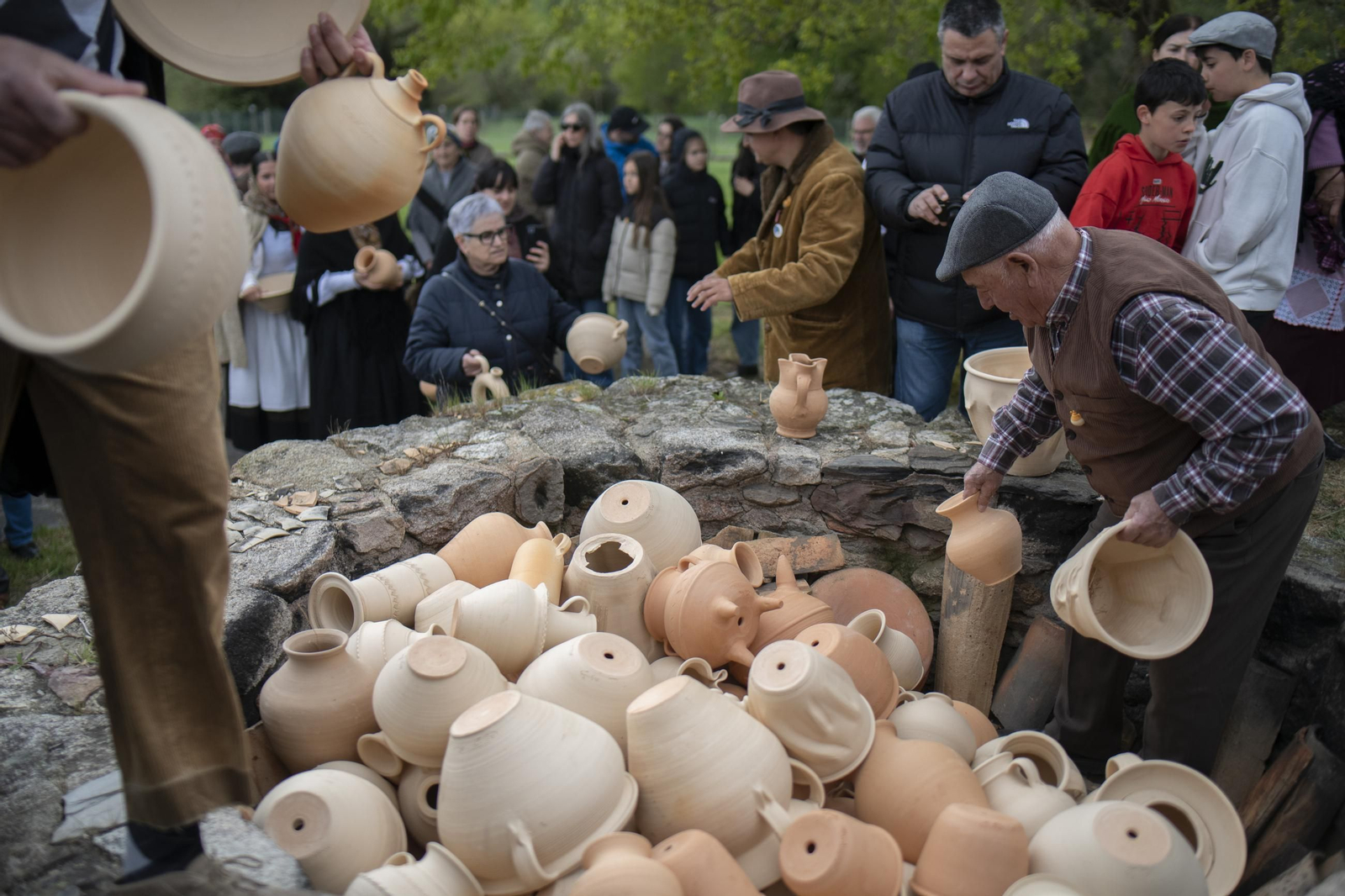 Galería | Niñodaguia reivindica o saber  e legado do oficio cacharreiro