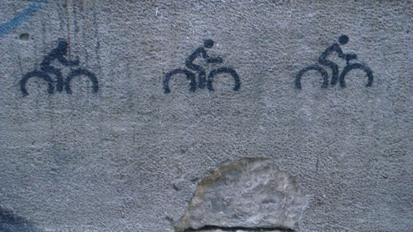 Ciclistas a toda velocidad.