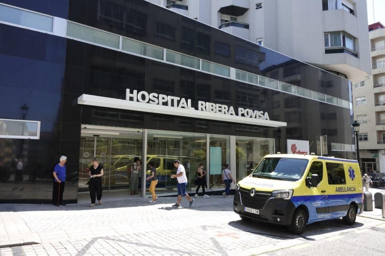 La entrada del hospital Ribera Povisa, centro hospitalario referencia de concellos como Morrazo o Cangas.