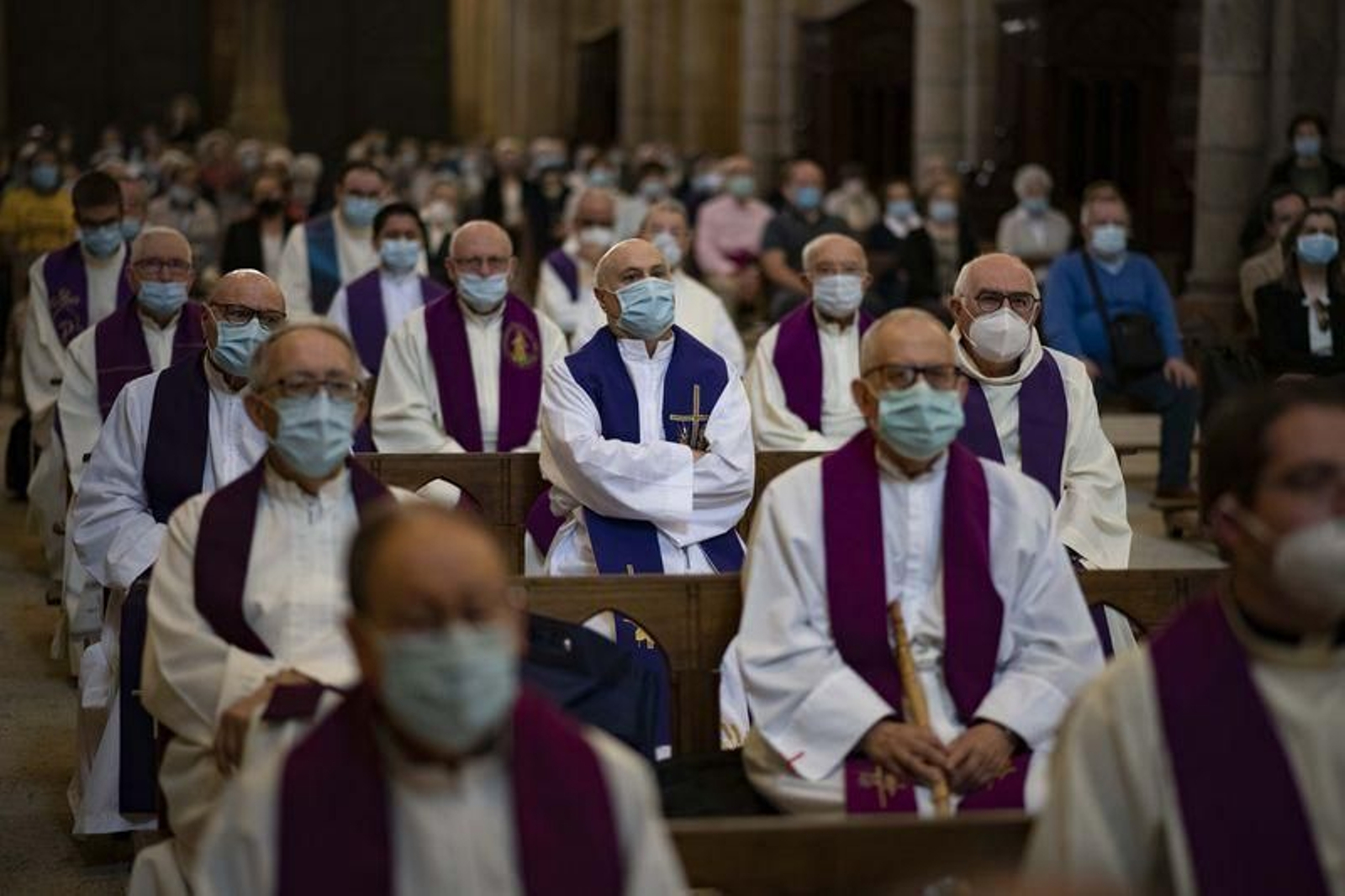 La Catedral de Ourense acoge el funeral en memoria de las víctimas mortales del covid // FOTO: Xesús Fariñas