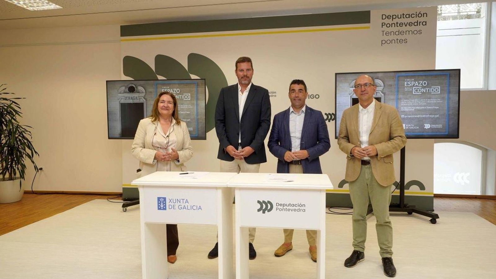 Ana Ortiz, José López, Luis López y Anxo Lorenzo, ayer en la sede de la Diputación.