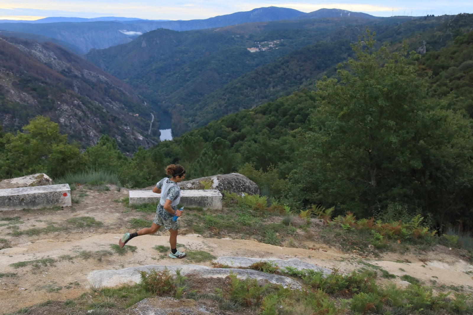 Galería | El Trail Ribeira Sacra cumple diez años y lo celebra entre montes y miradores, en fotos