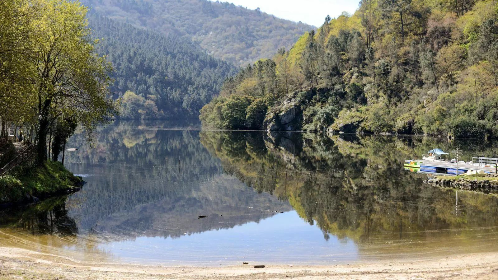 El río Miño a su paso por A Cova.