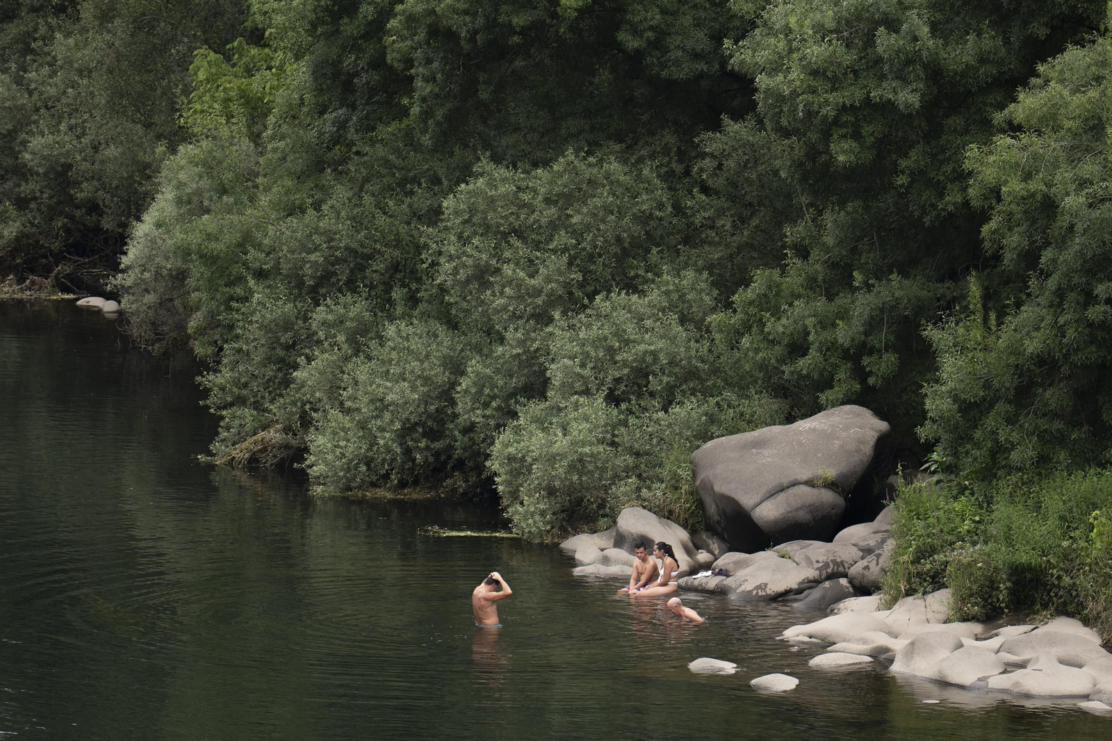 Galería | Ourense vive el calor extremo con los abanicos y helados como aliados