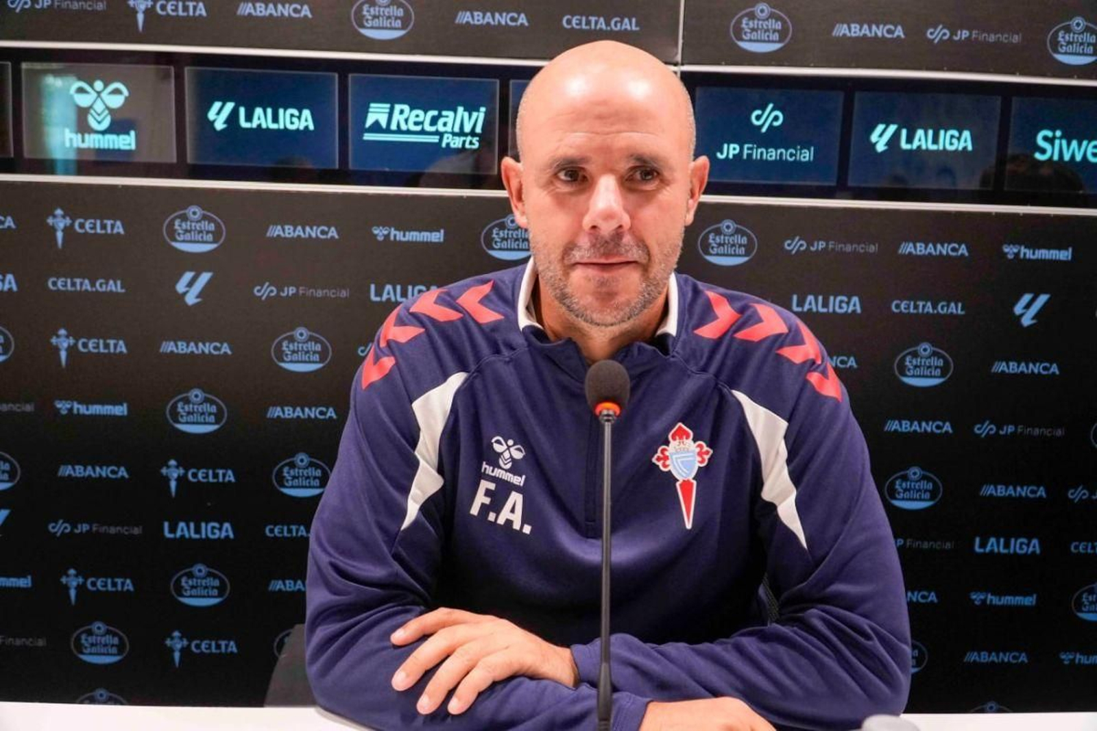 Fredi Álvarez, entrenador del Fortuna, en Afouteza.