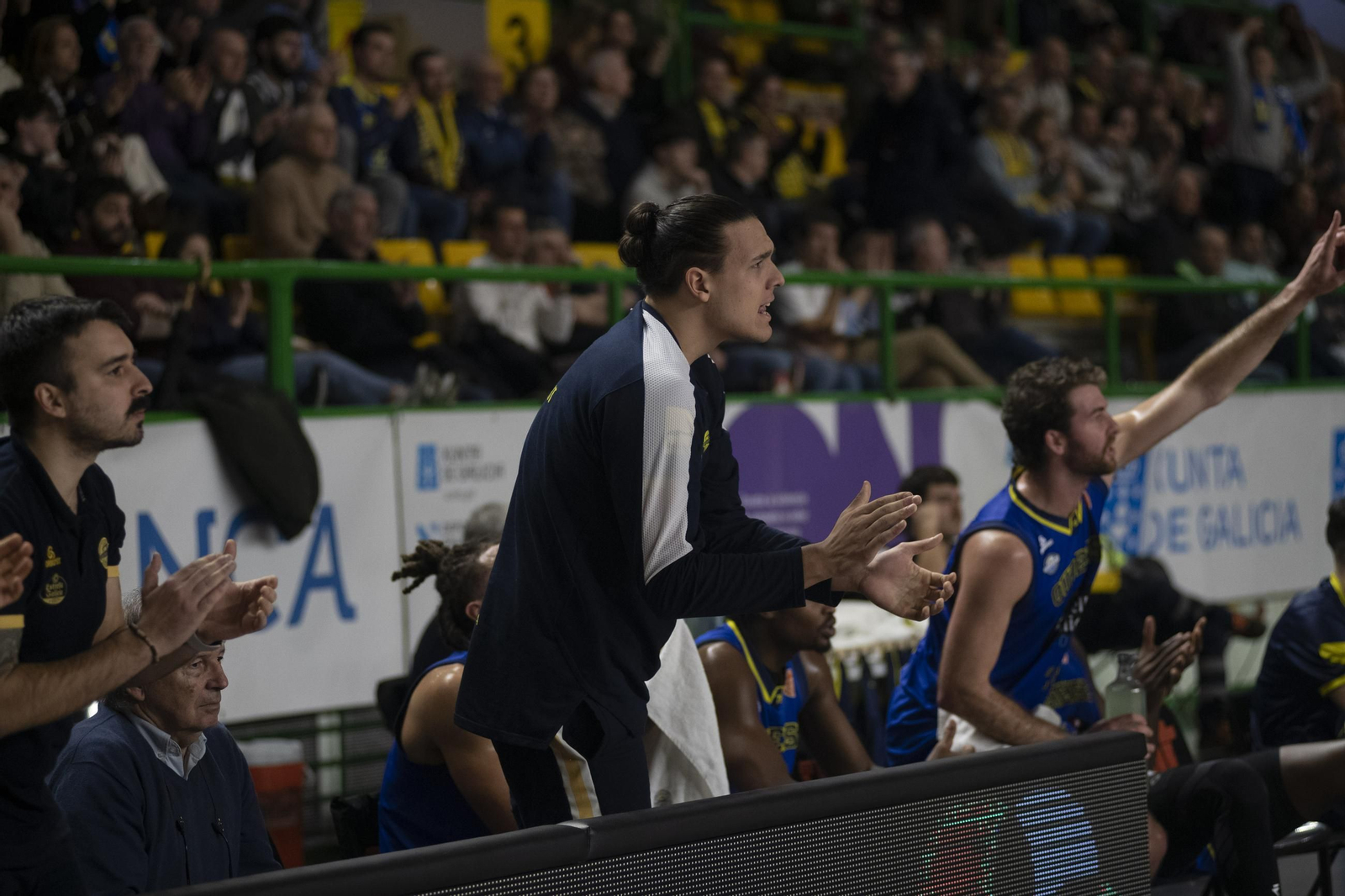 Galería | El Pazo se llena de Navidad en la primera derrota del COB como local