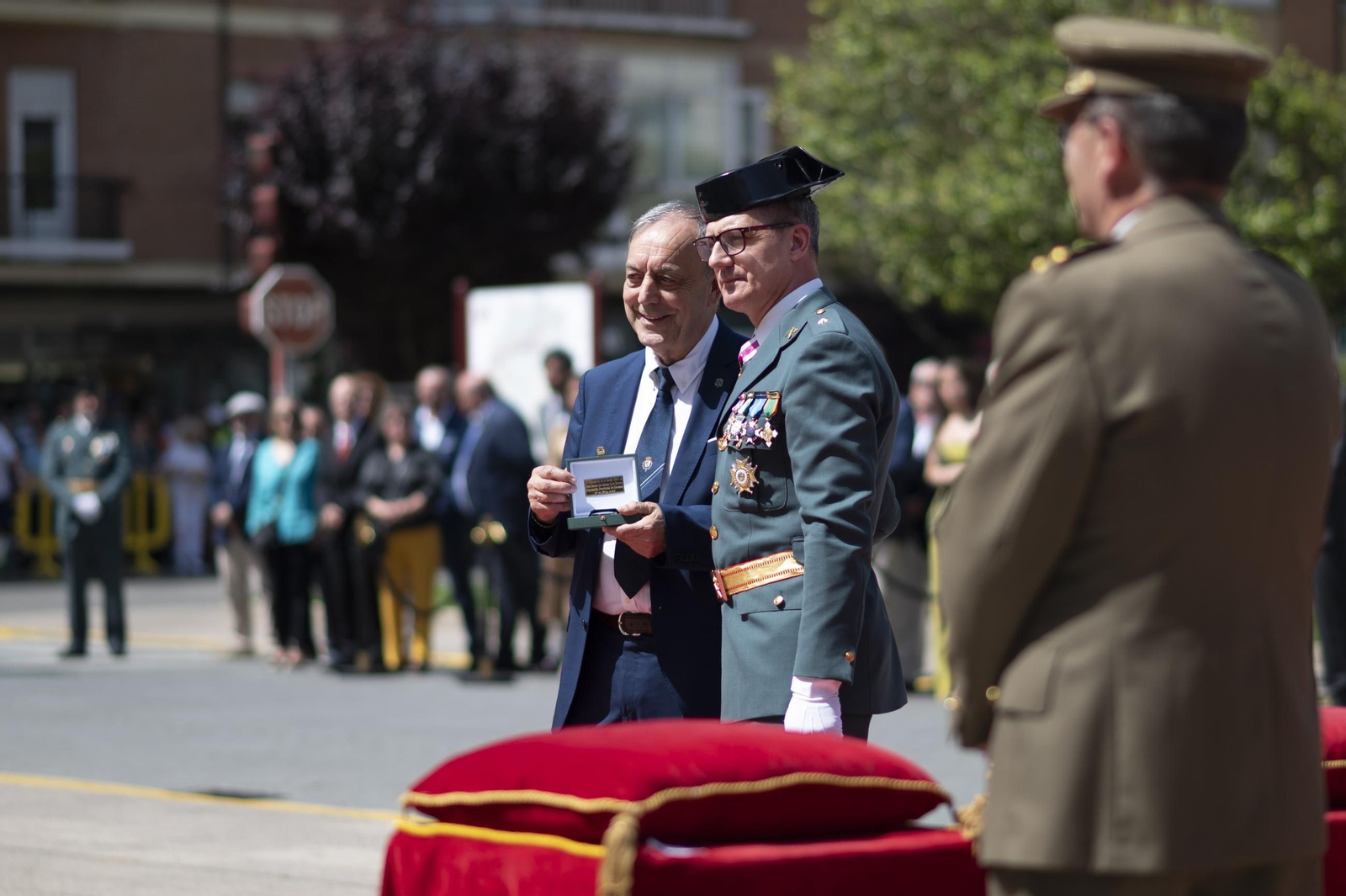Galería | O Barco de Valdeorras se vuelca con el 182 aniversario de la Guardia Civil