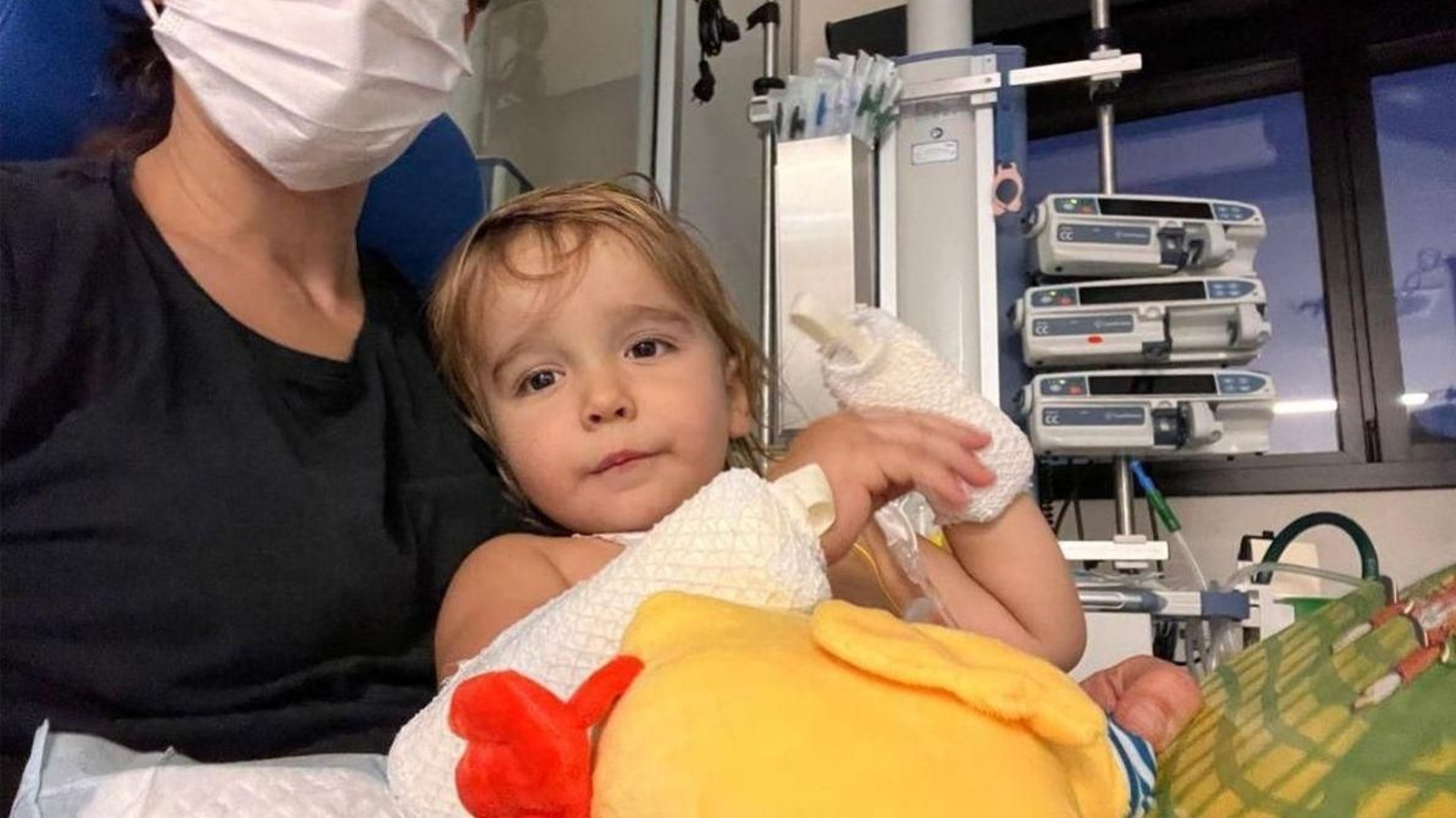 Mauri, el niño aquejado de una enfermedad ultra rara, cuyos padres buscan apoyo.