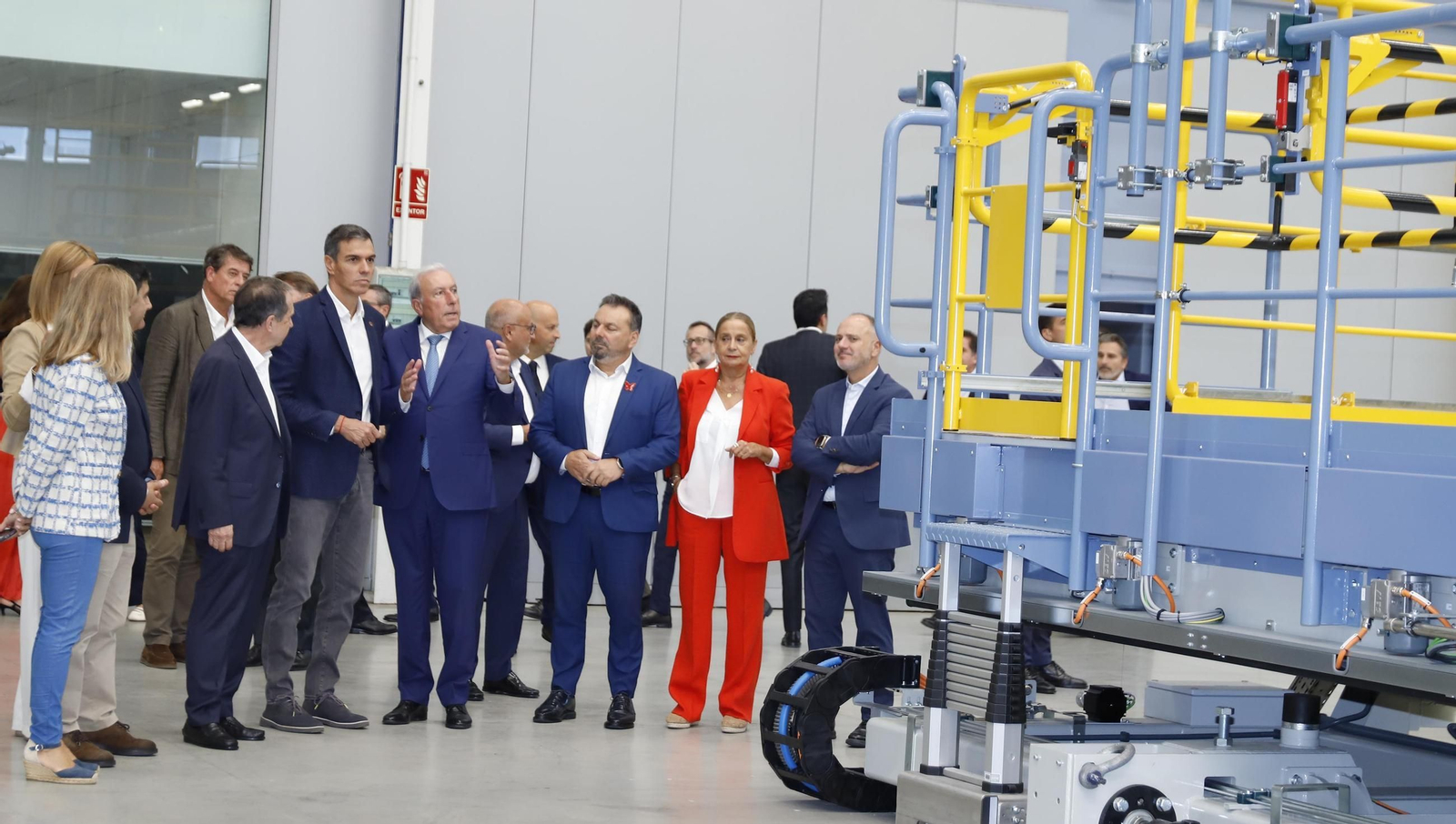 Galería | Pedro Sánchez visita las instalaciones de Delta Vigo en el PTL de Valadares
