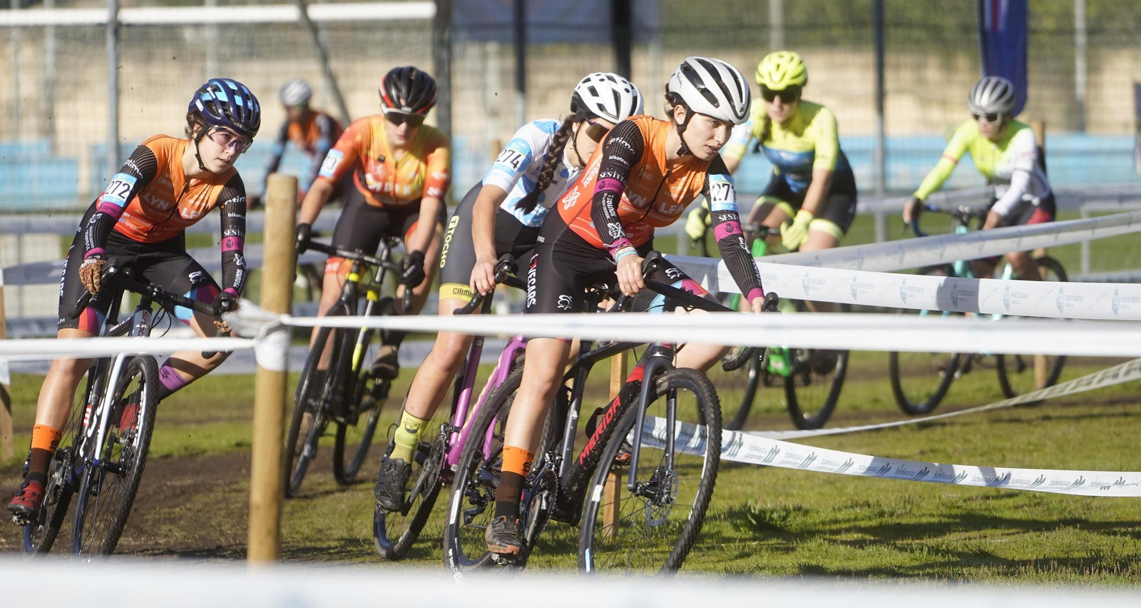 Galería | El ciclocross toma Ponteareas con más de 200 participantes