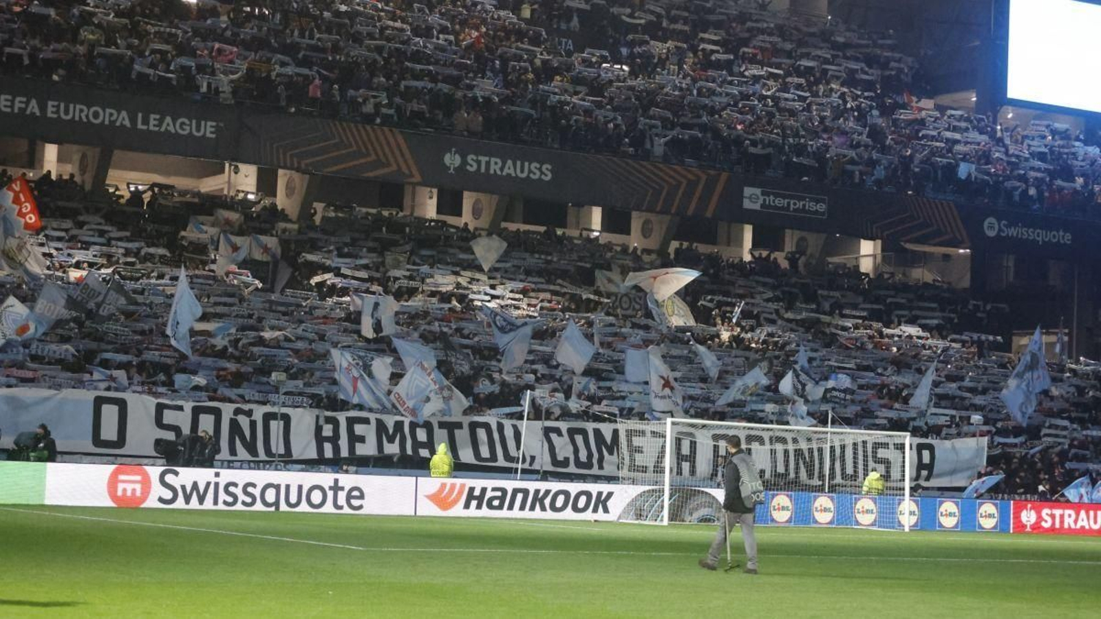 ‘O soño rematou, comeza a conquista’, la pancarta de la afición en el Celta-Lille, en enero de 2026.