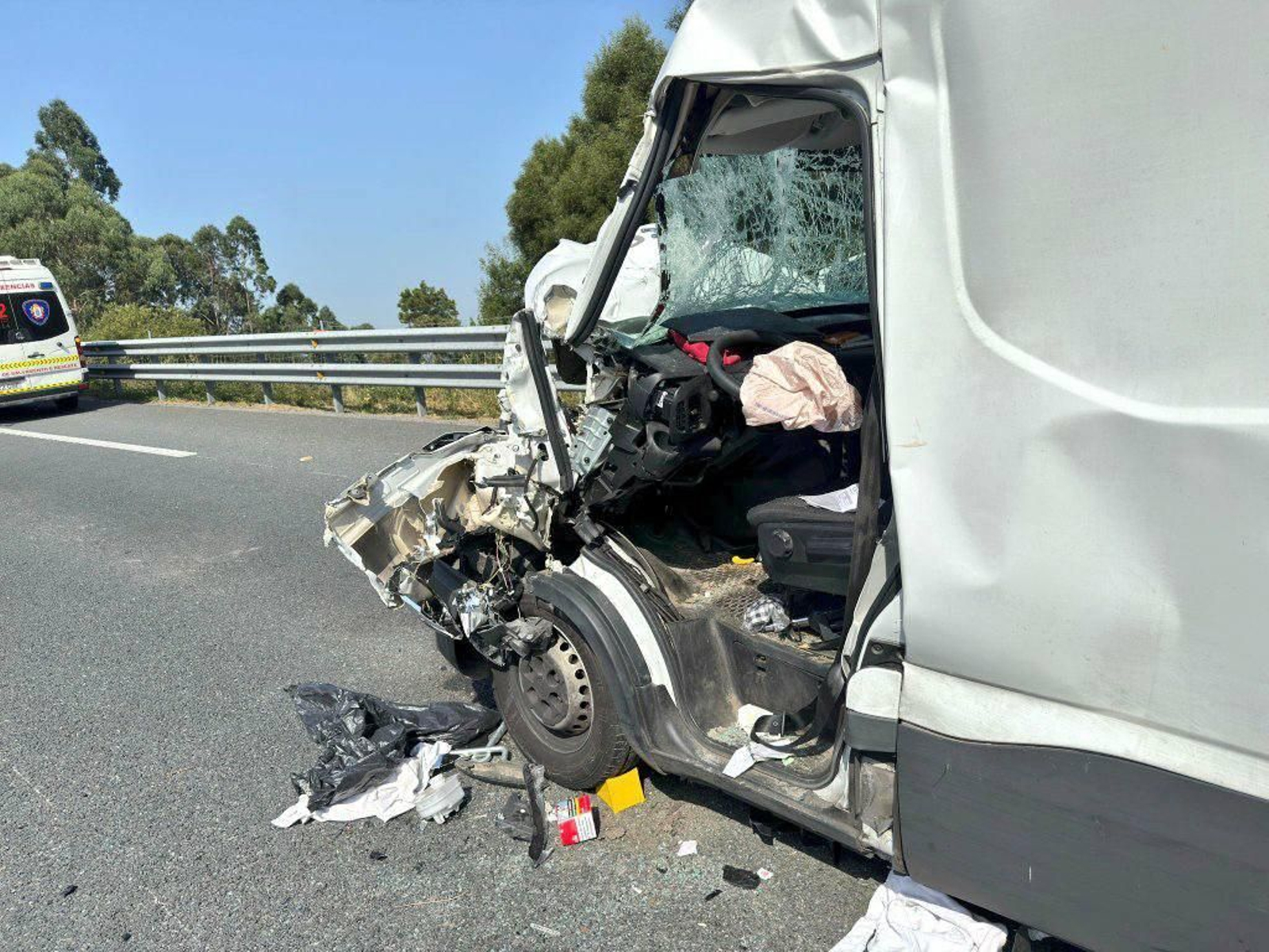 Estado en el que quedó la furgoneta tras el accidente.