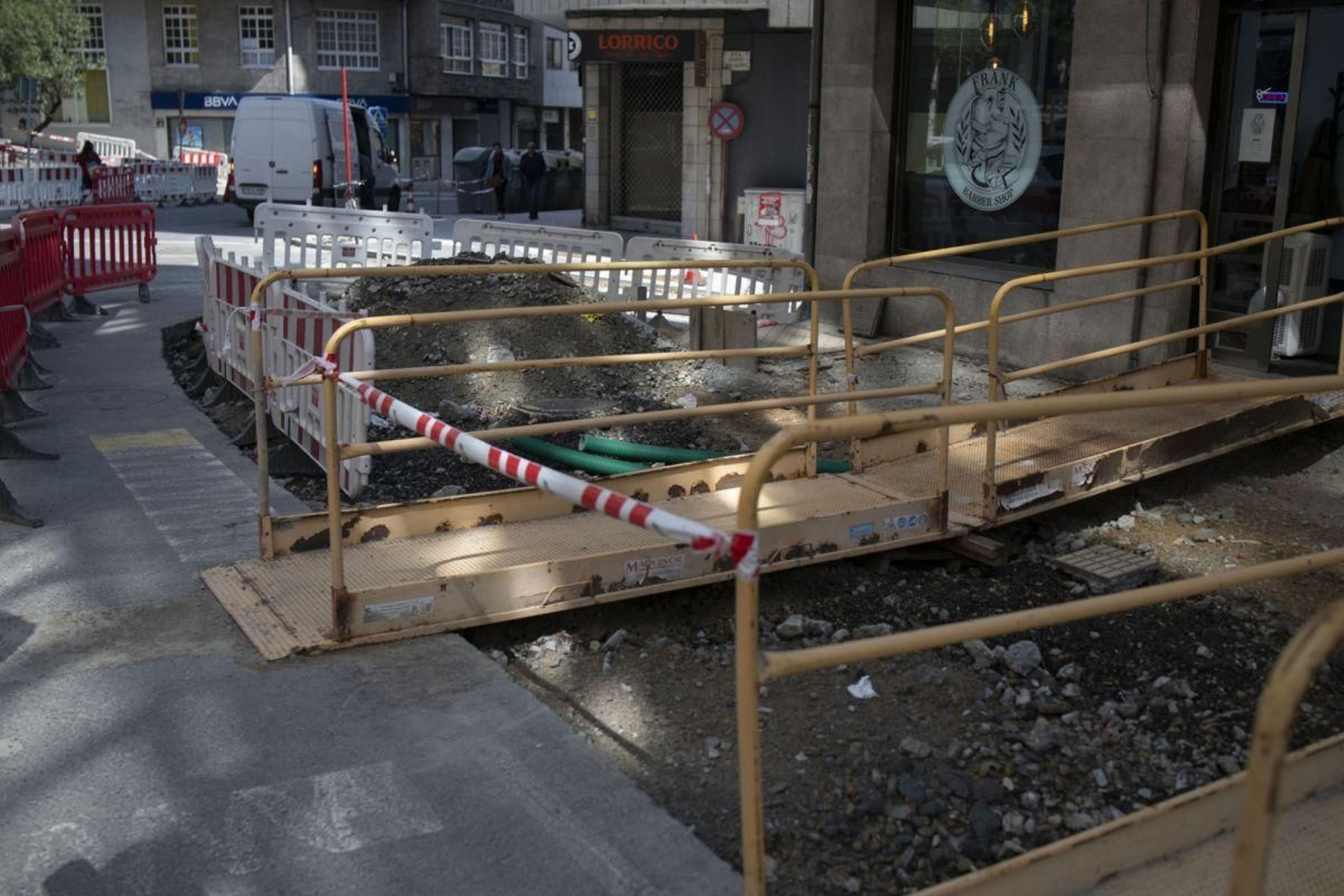 La avenida de Portugal, llena de pasarelas y cúmulos de tierra