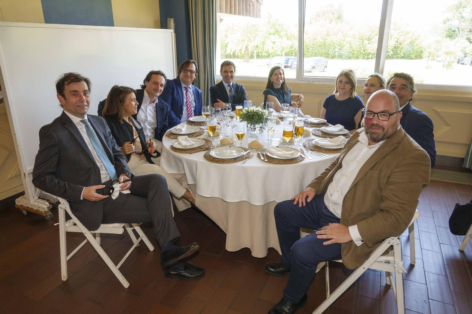 Galería | Emotiva despedida en Vigo al exjuez decano Germán Serrano